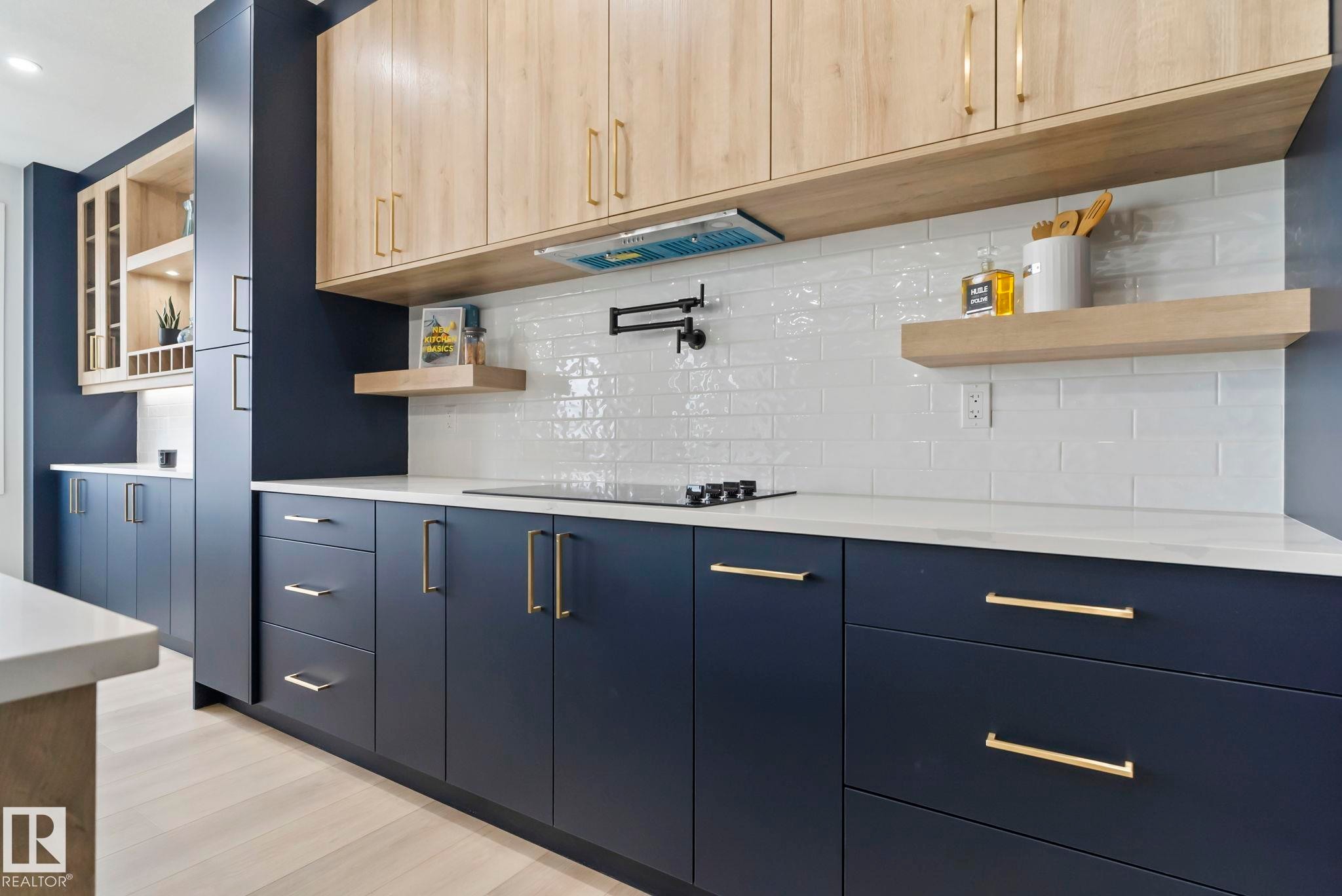 15728 9 Street, Edmonton, AB - Indoor Photo Showing Kitchen