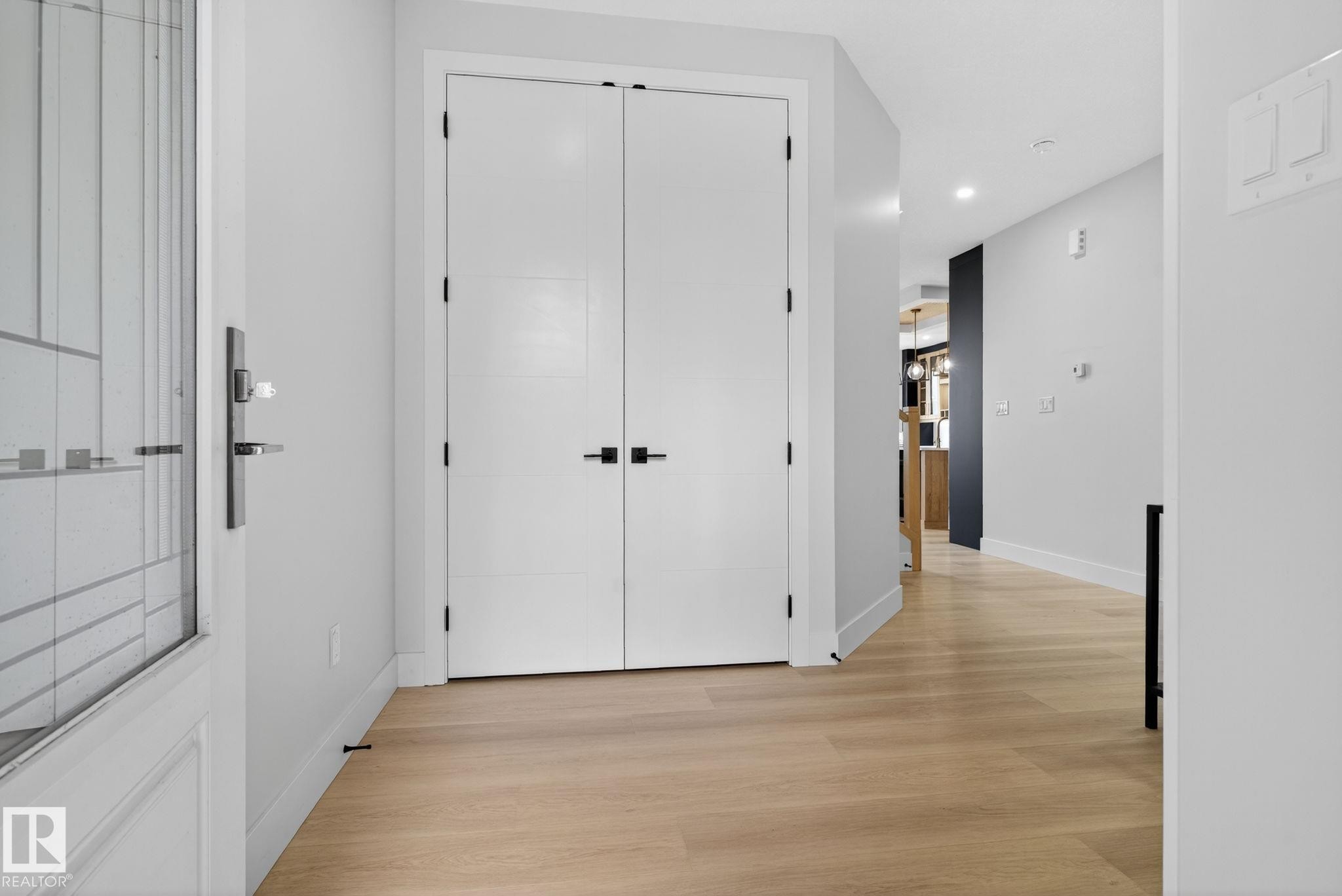 15728 9 Street, Edmonton, AB - Indoor Photo Showing Other Room