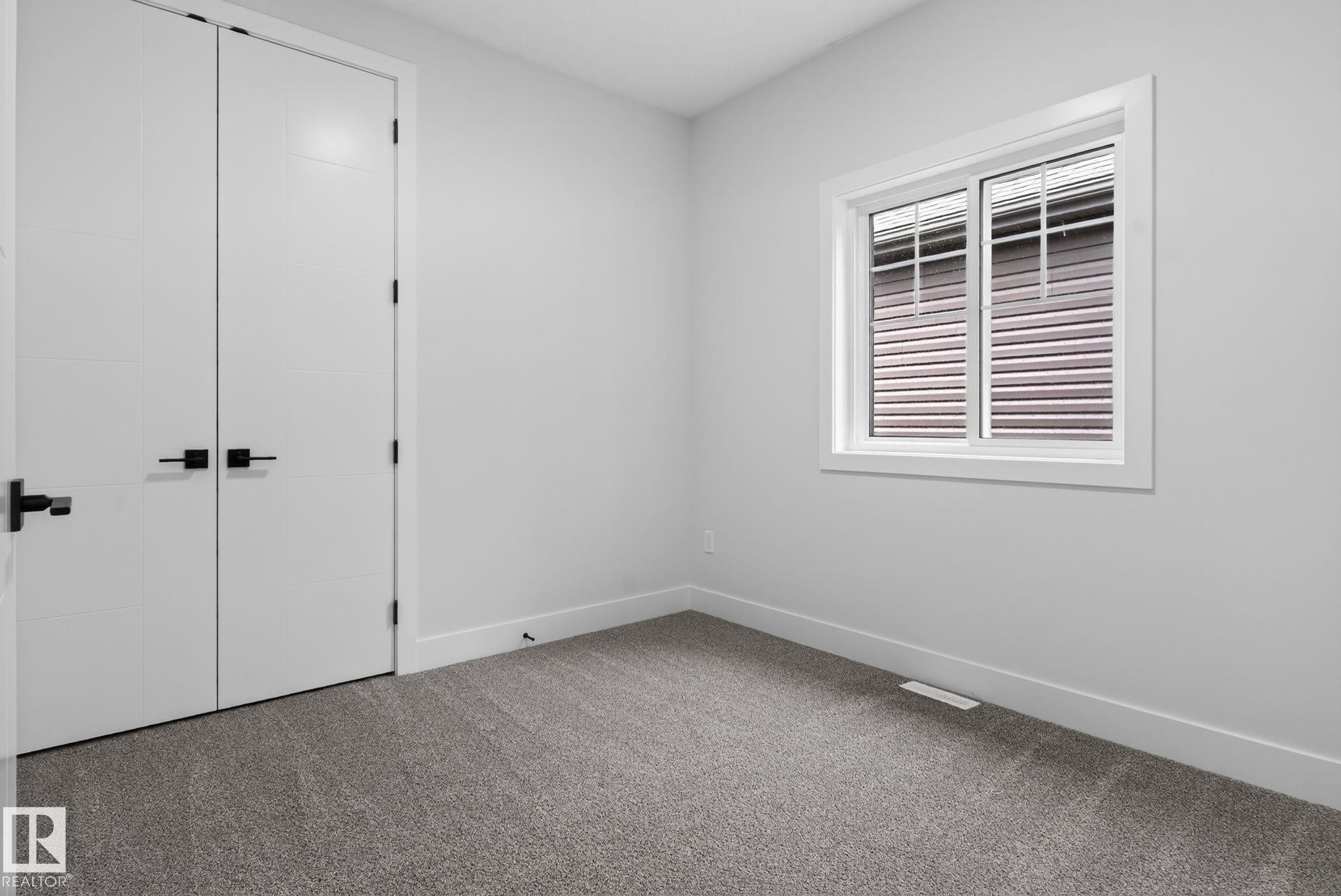 15728 9 Street, Edmonton, AB - Indoor Photo Showing Other Room