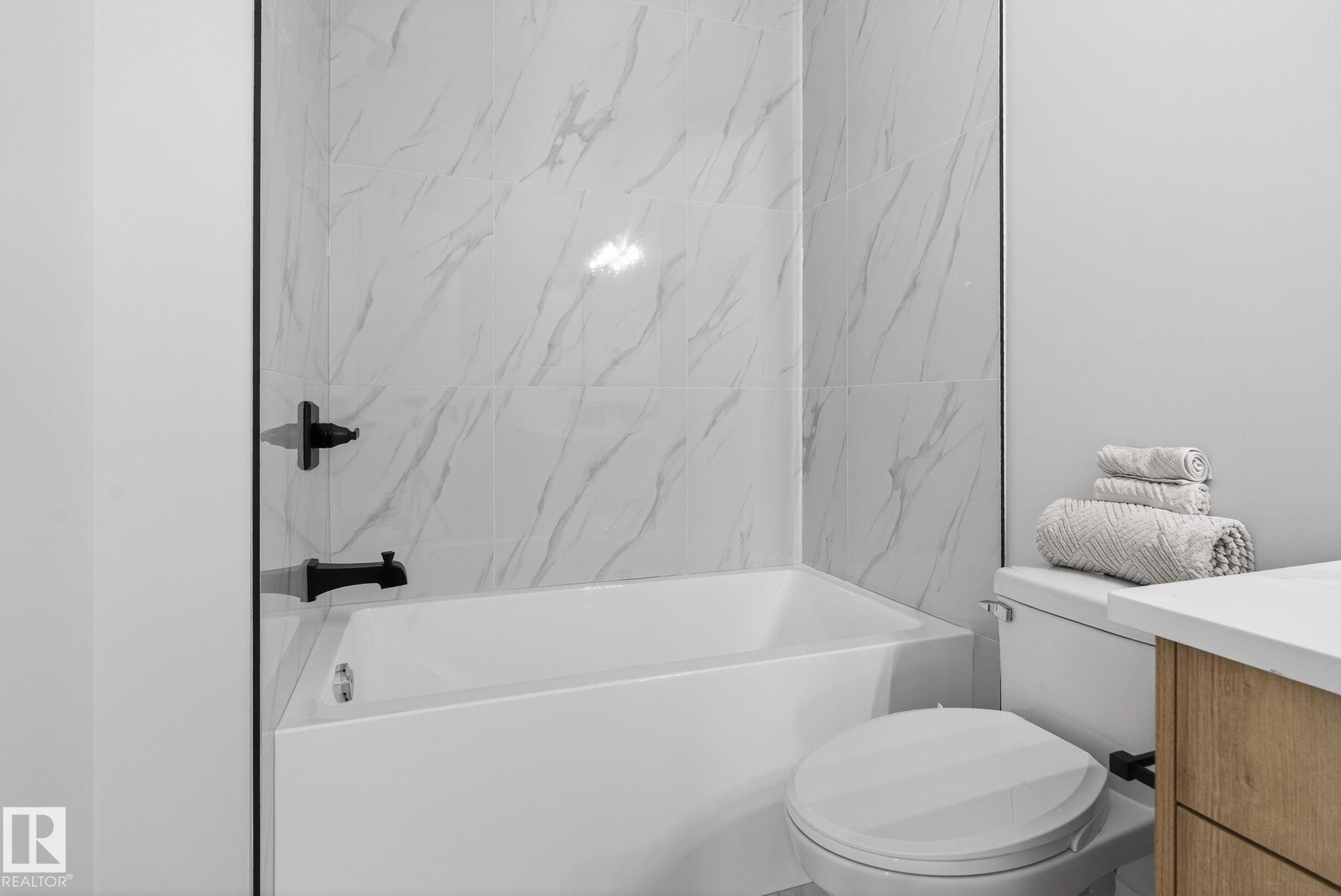 15728 9 Street, Edmonton, AB - Indoor Photo Showing Bathroom