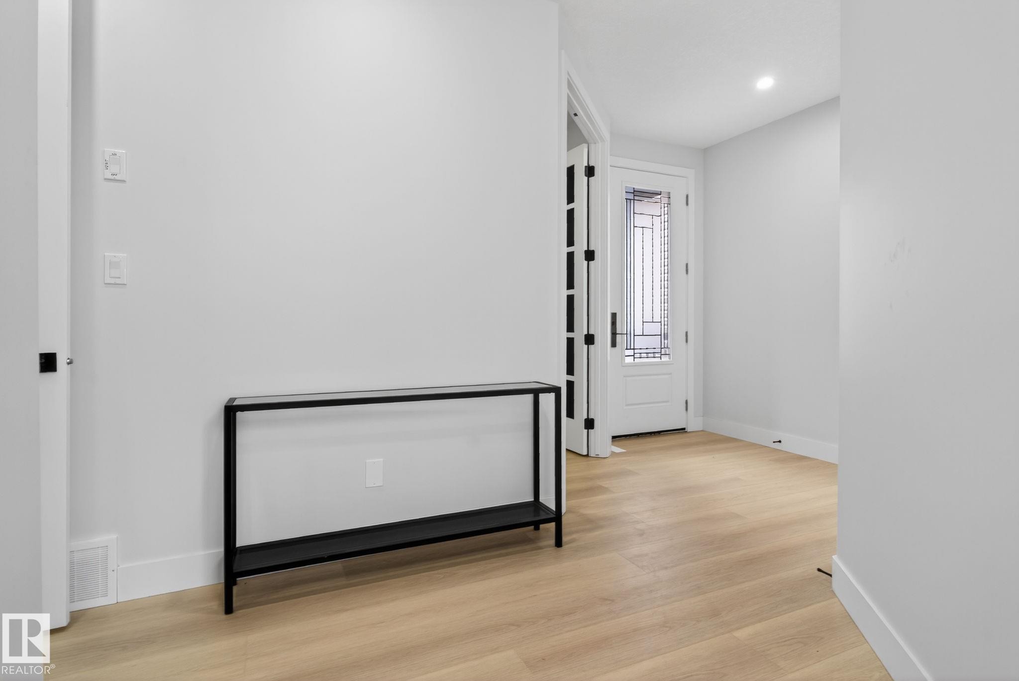 15728 9 Street, Edmonton, AB - Indoor Photo Showing Other Room