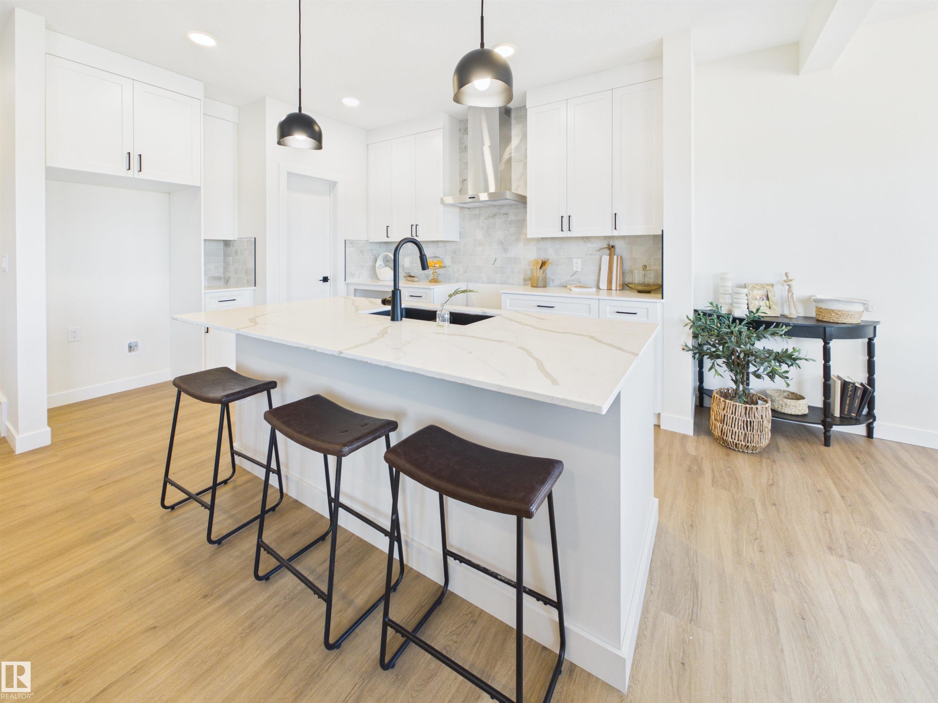 53 Sumac Close, Fort Saskatchewan, AB - Indoor Photo Showing Kitchen With Upgraded Kitchen