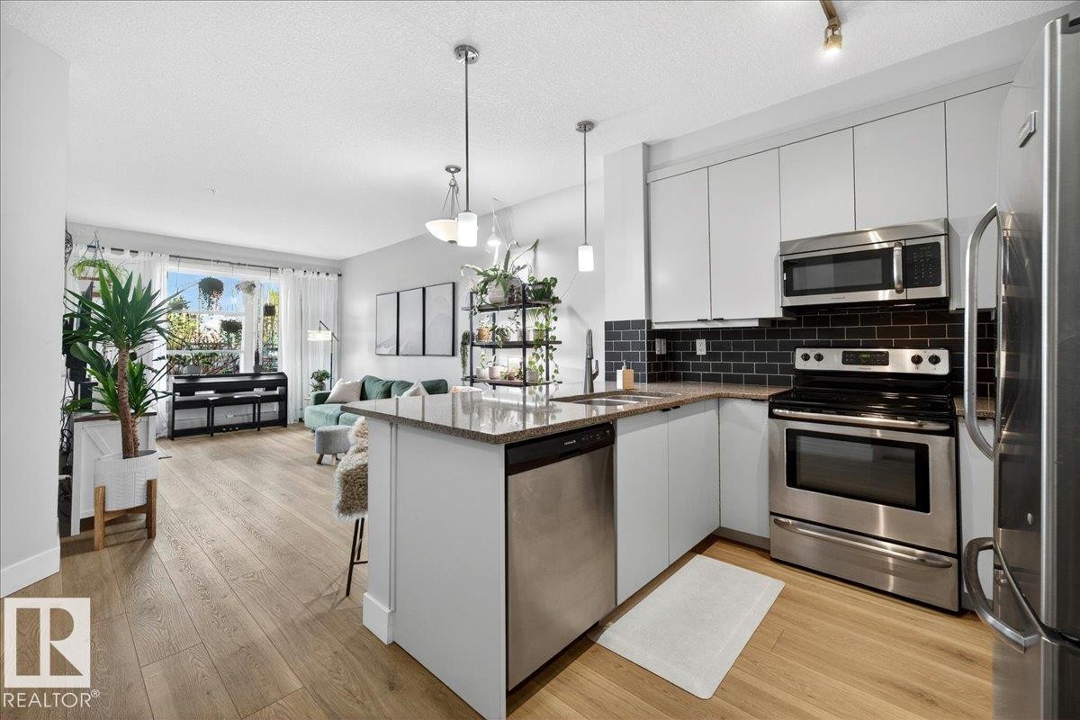 103 2590 Anderson Way, Edmonton, AB - Indoor Photo Showing Kitchen With Upgraded Kitchen