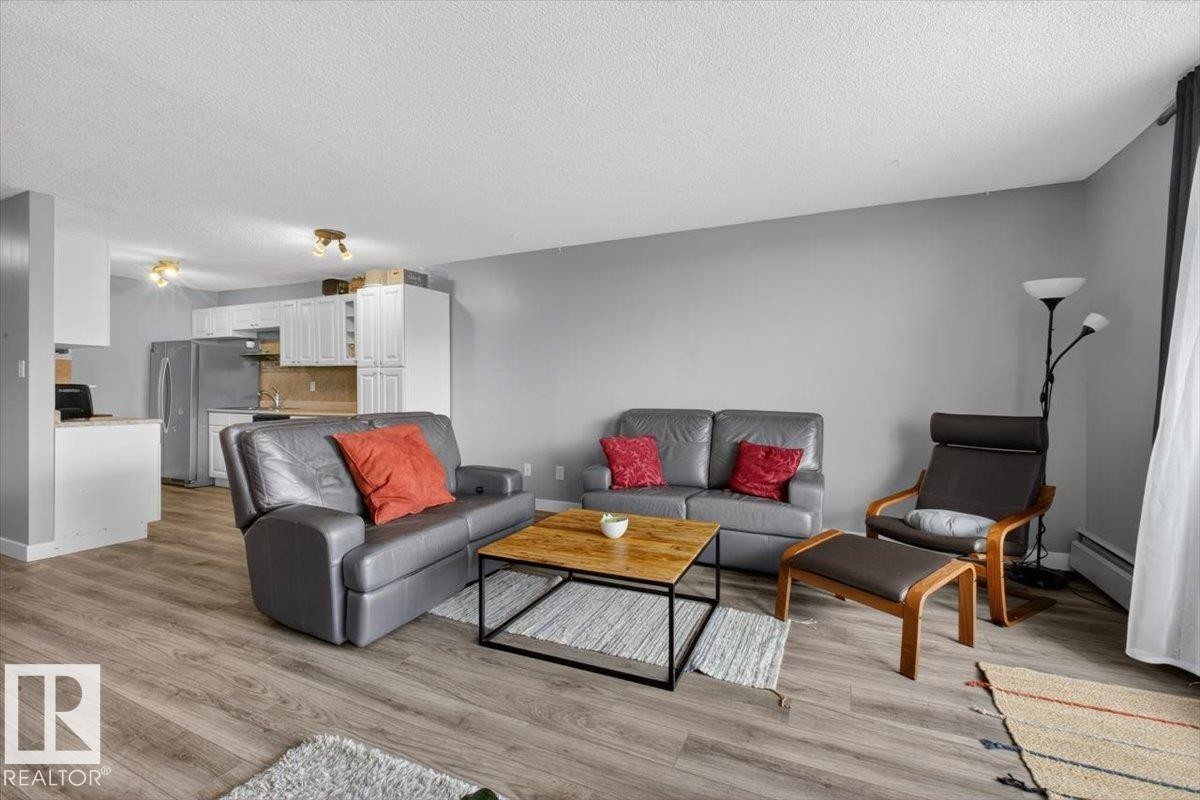 #405 10011 116 St Nw, Edmonton, AB - Indoor Photo Showing Living Room