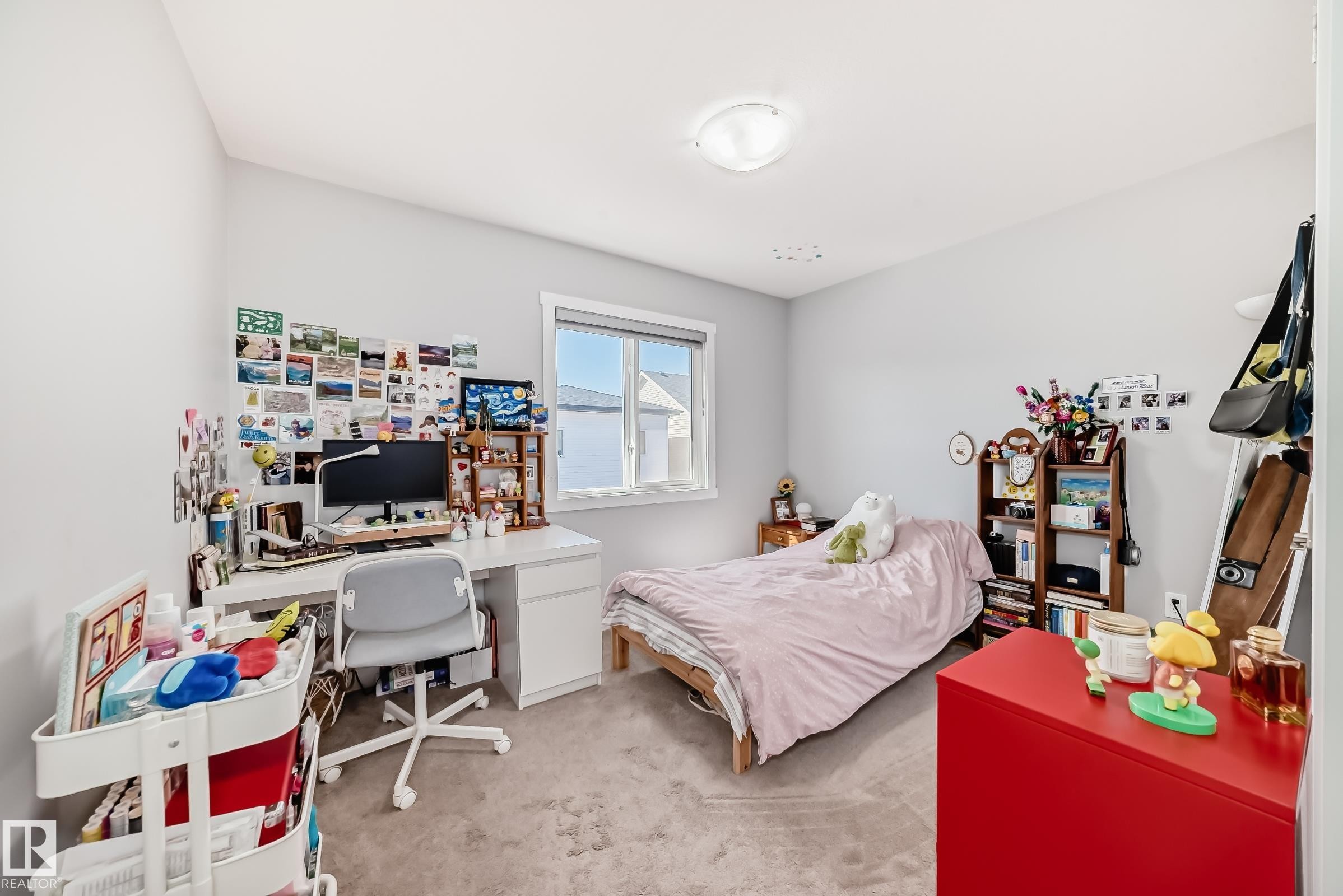 Bedroom featuring a single window, overhead lighting, and neutral wall paint - 19635 29 Avenue, Edmonton, AB - Indoor