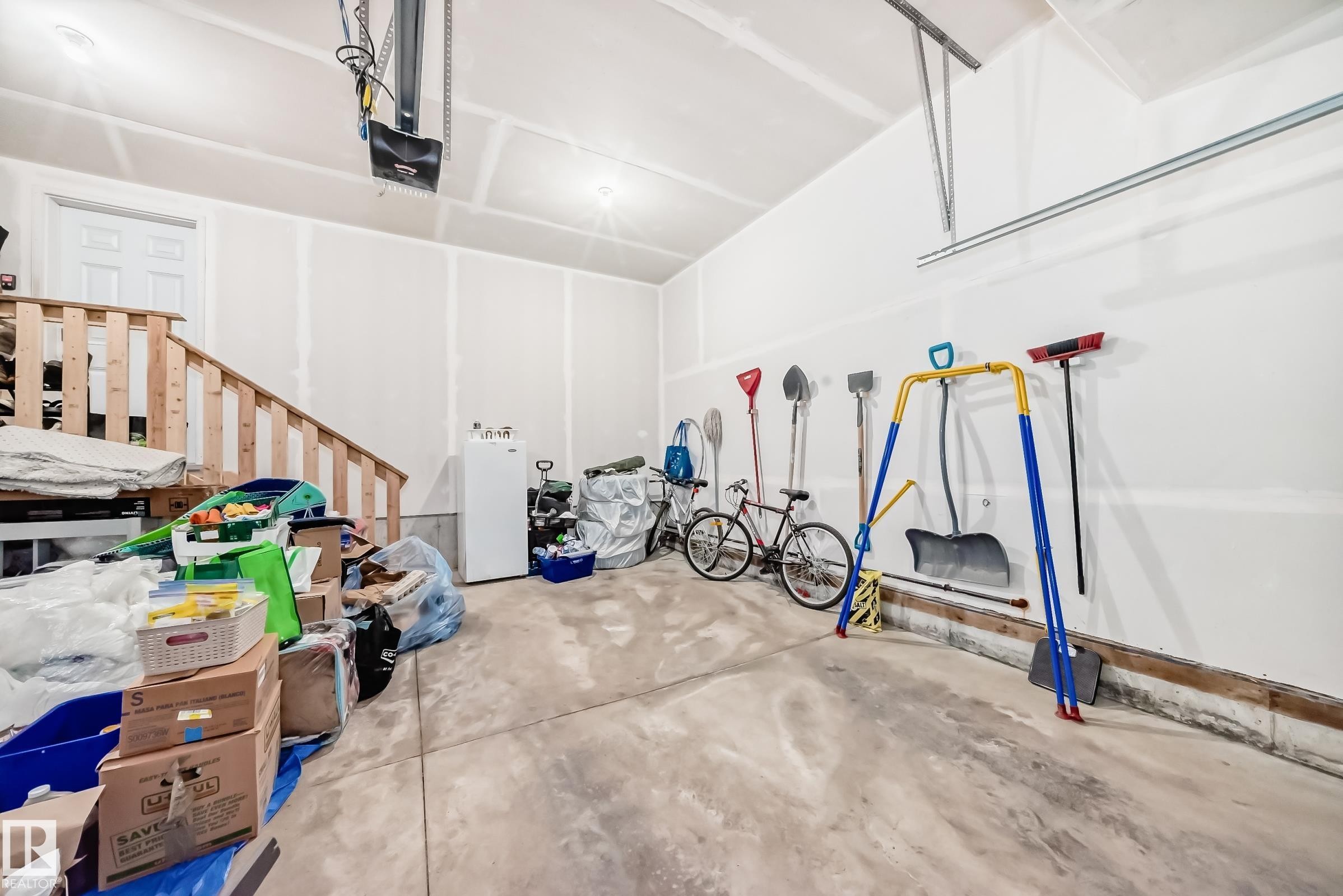 Image quality insufficient for description - 19635 29 Avenue, Edmonton, AB - Indoor