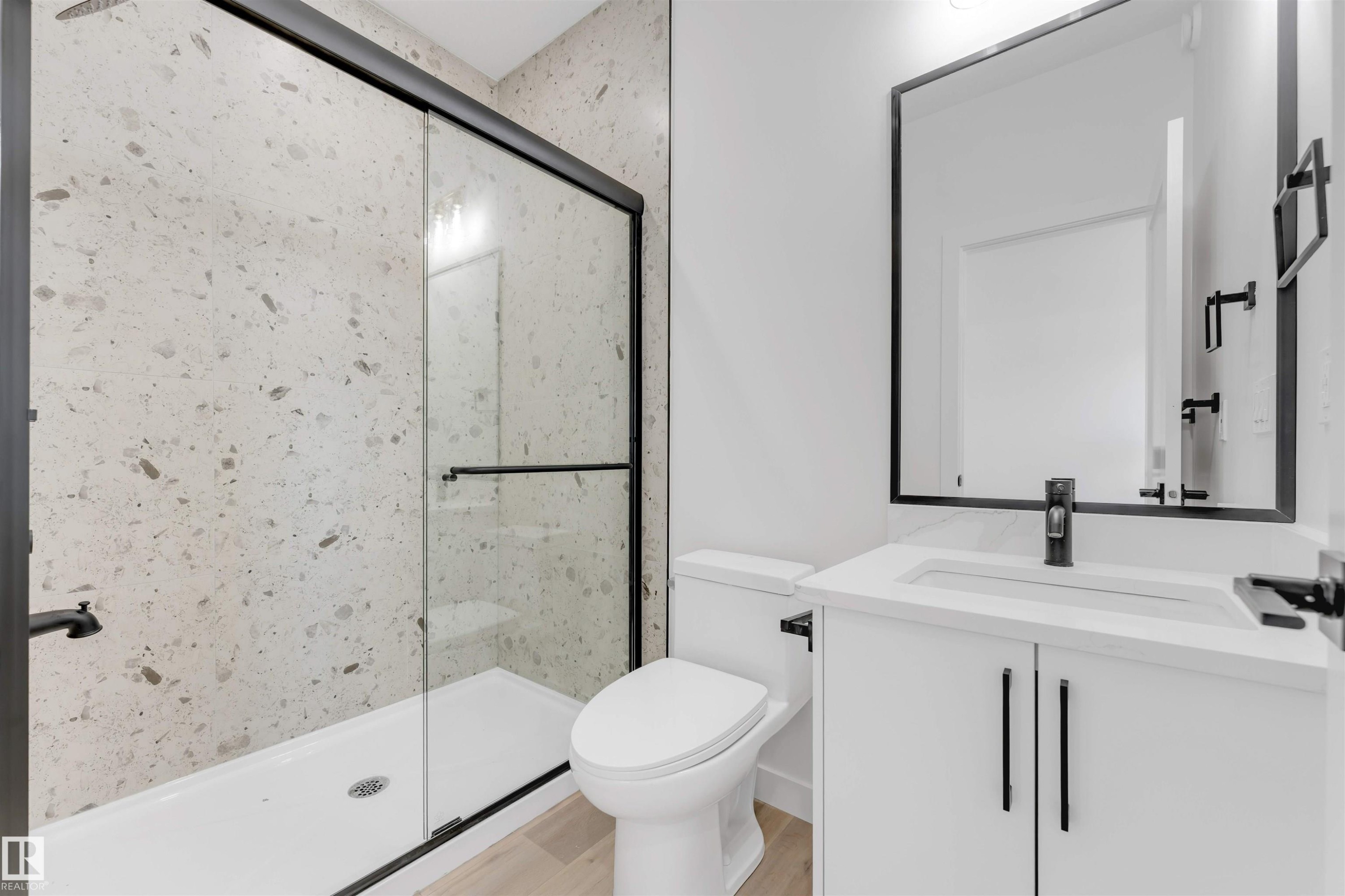232 24 Street, Edmonton, AB - Indoor Photo Showing Bathroom