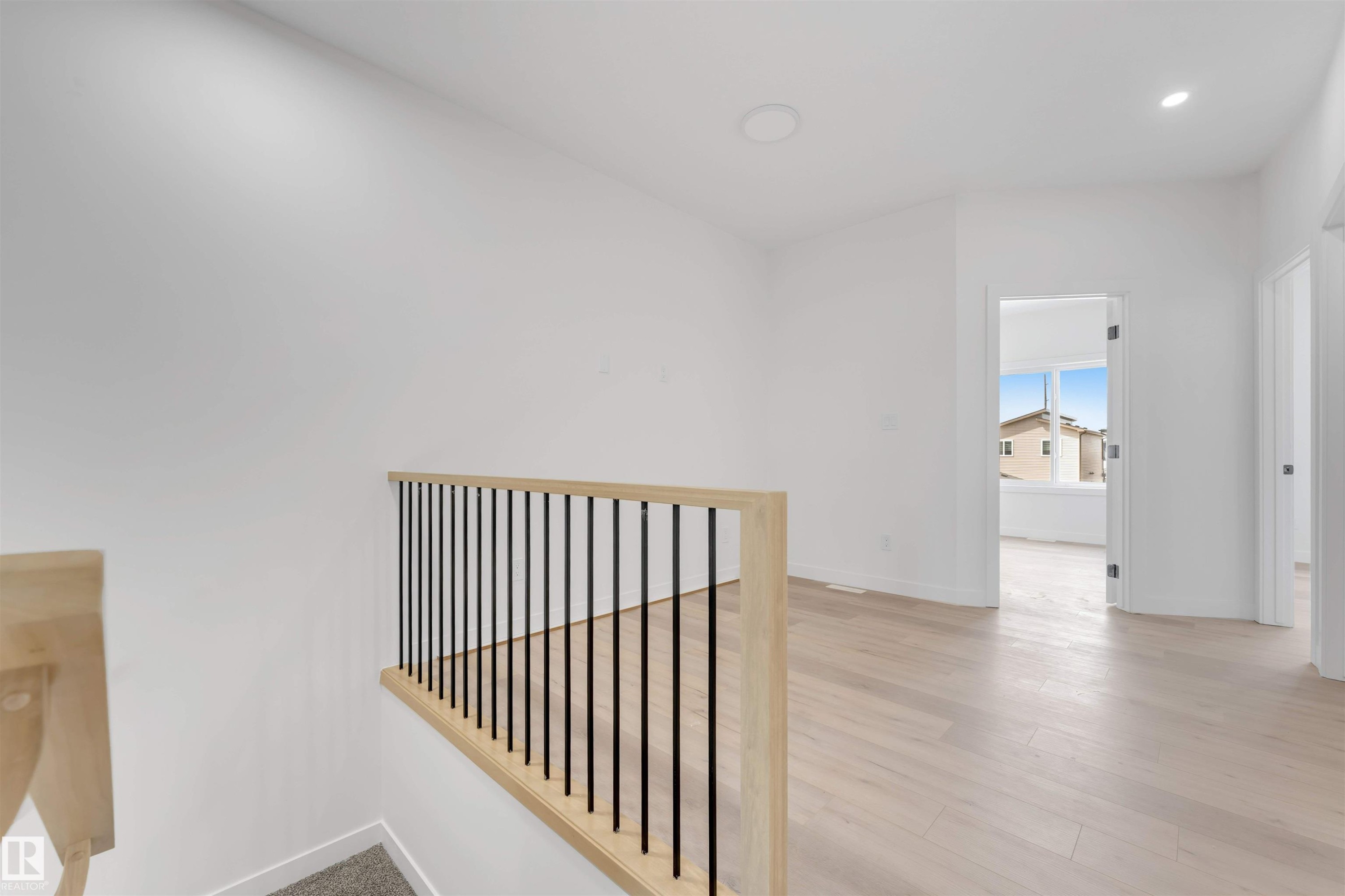 232 24 Street, Edmonton, AB - Indoor Photo Showing Other Room