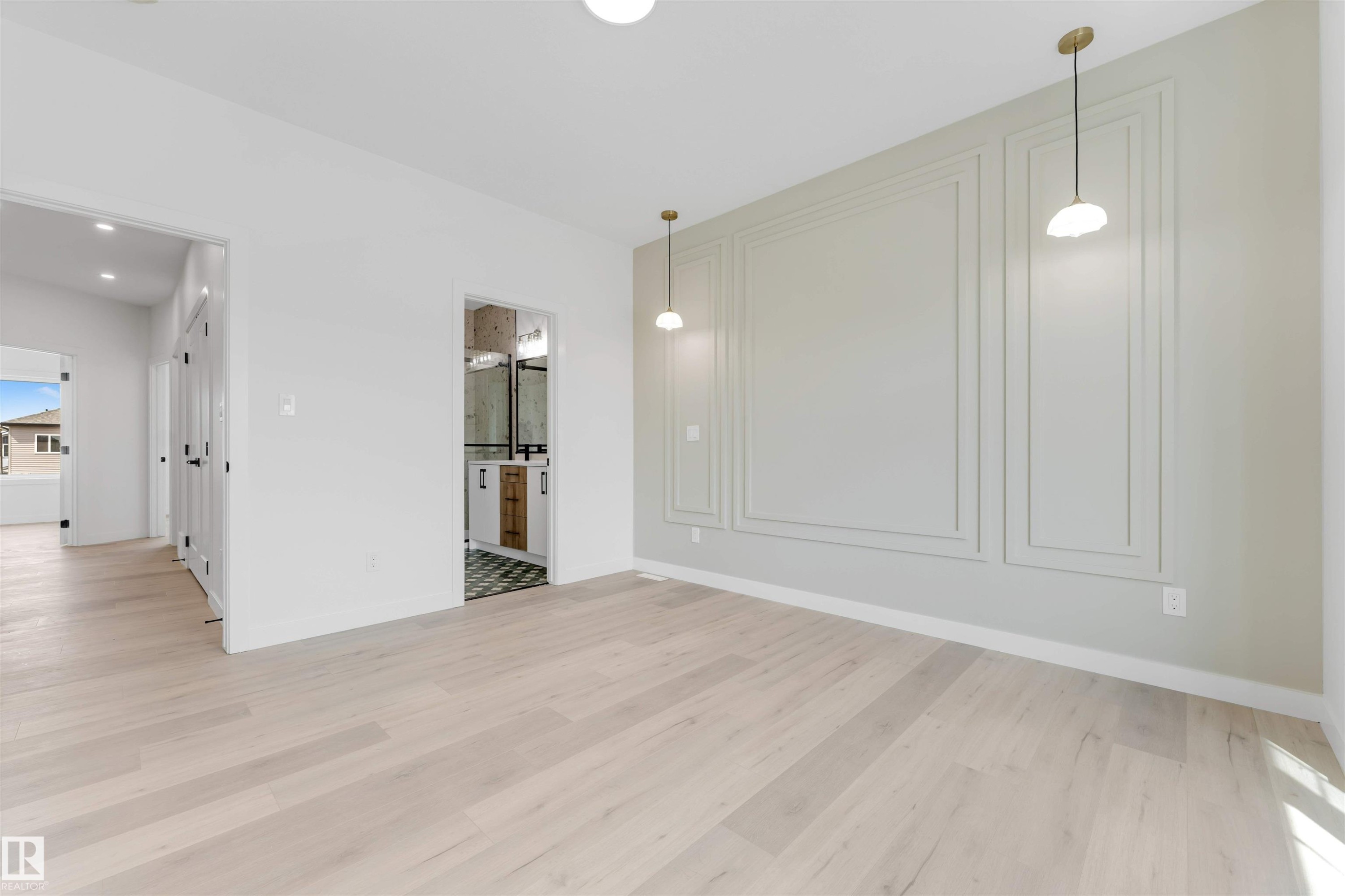 232 24 Street, Edmonton, AB - Indoor Photo Showing Other Room