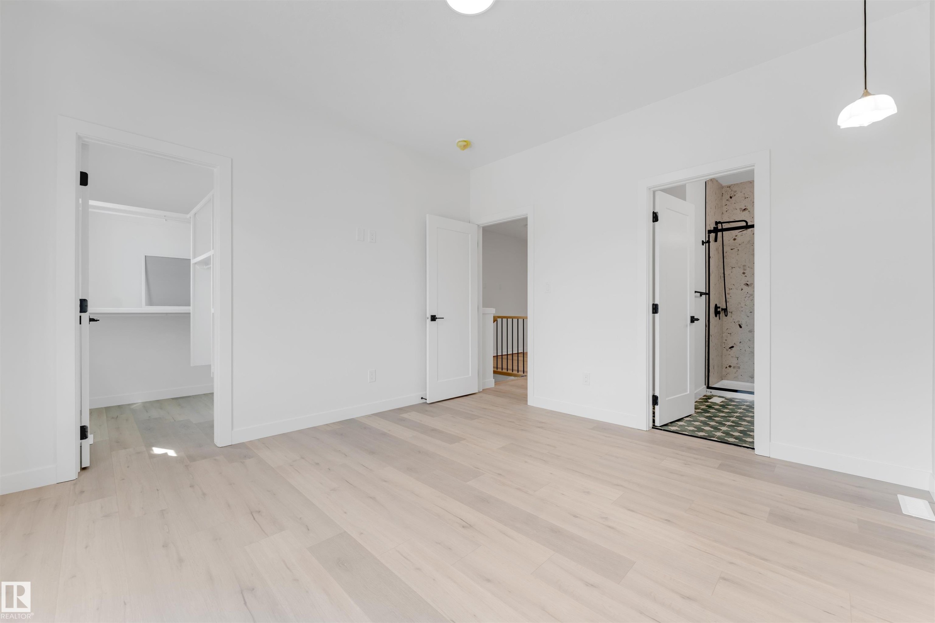 232 24 Street, Edmonton, AB - Indoor Photo Showing Other Room