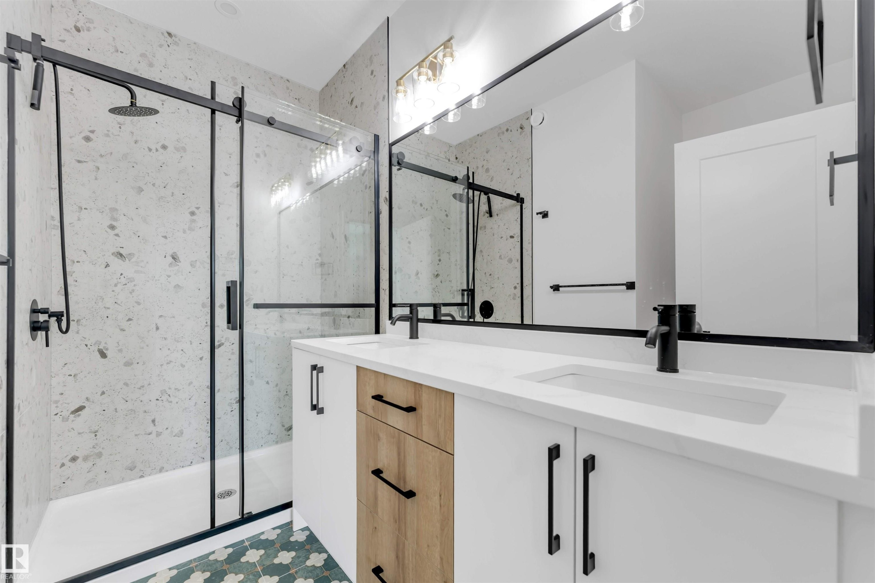 232 24 Street, Edmonton, AB - Indoor Photo Showing Bathroom