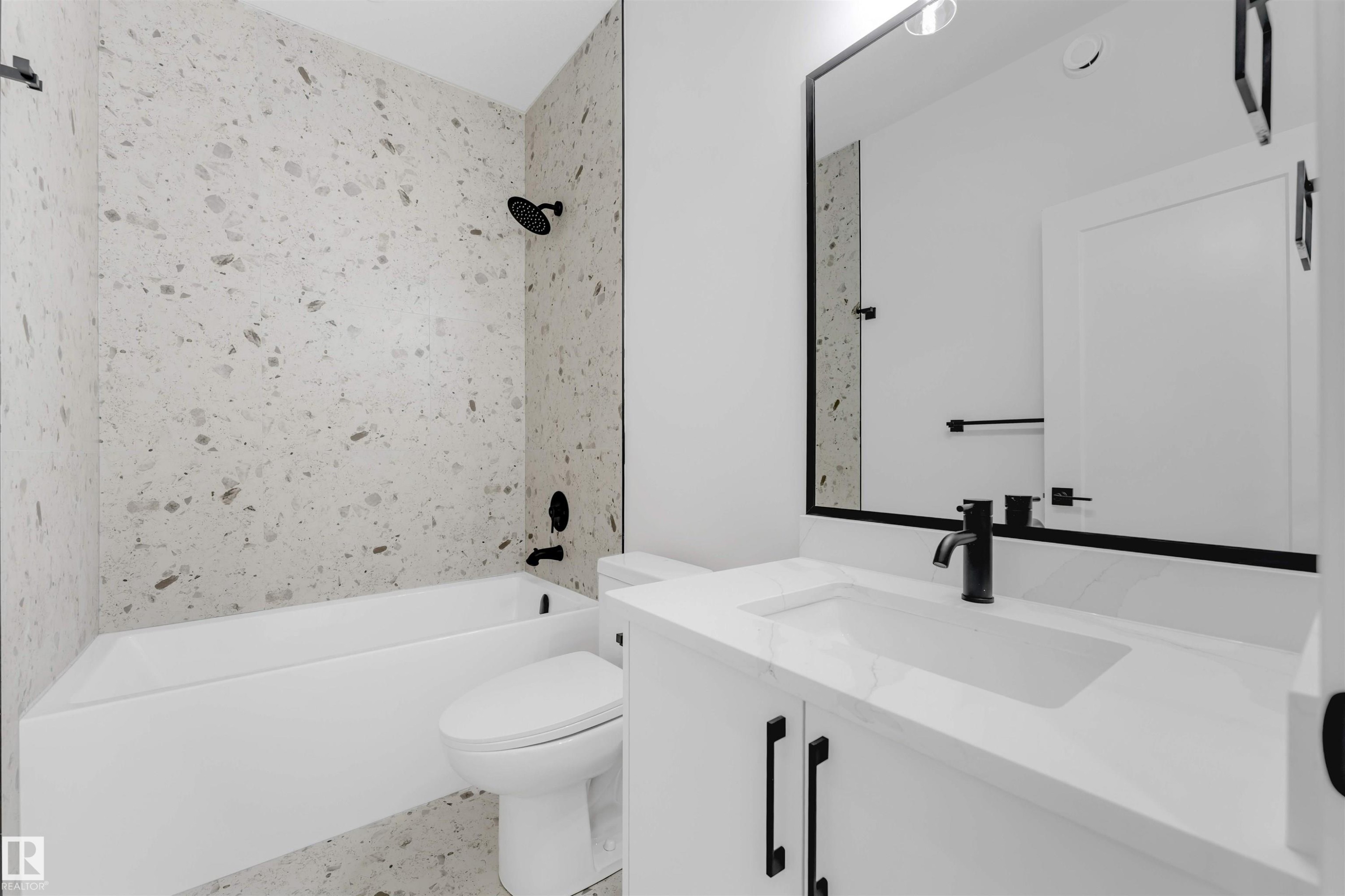 232 24 Street, Edmonton, AB - Indoor Photo Showing Bathroom