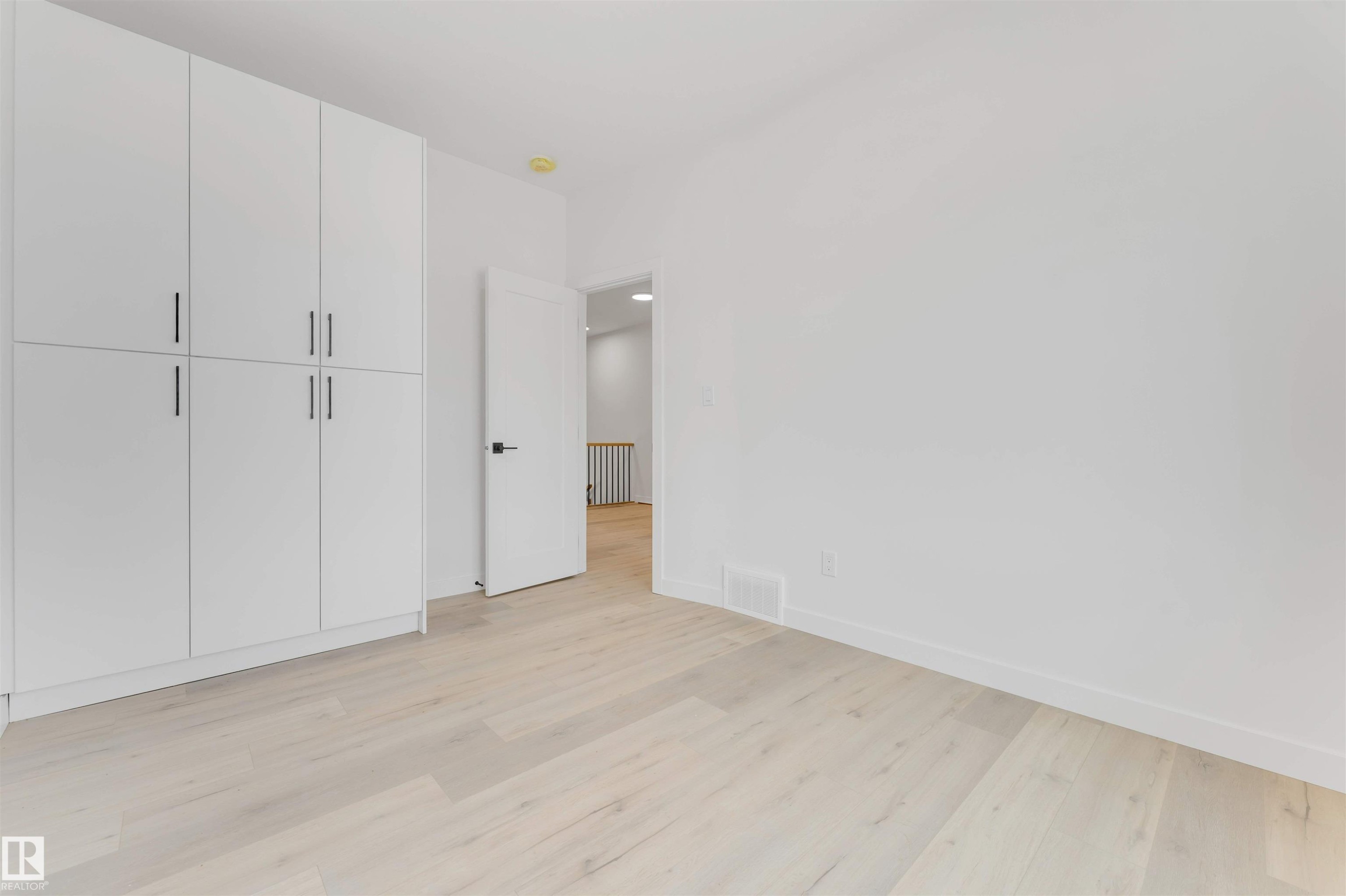 232 24 Street, Edmonton, AB - Indoor Photo Showing Other Room