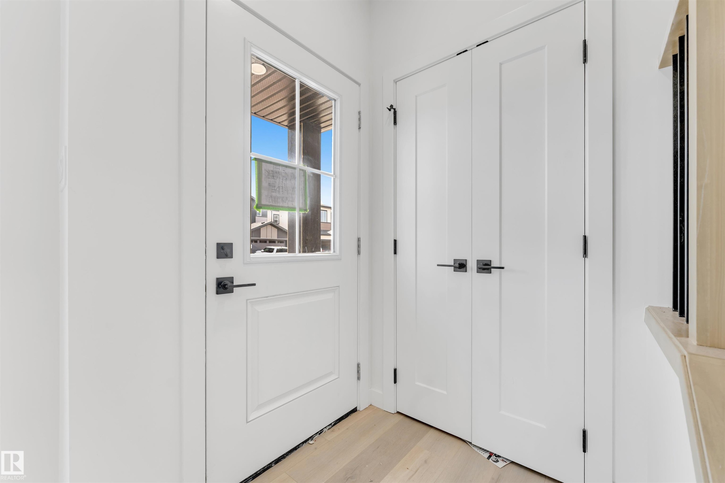232 24 Street, Edmonton, AB - Indoor Photo Showing Other Room