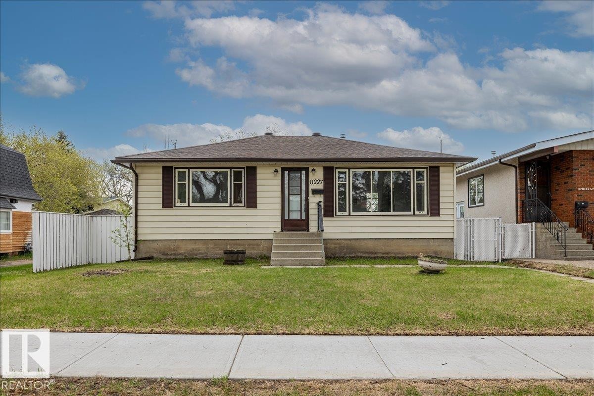 11227 52 Street, Edmonton, AB - Outdoor