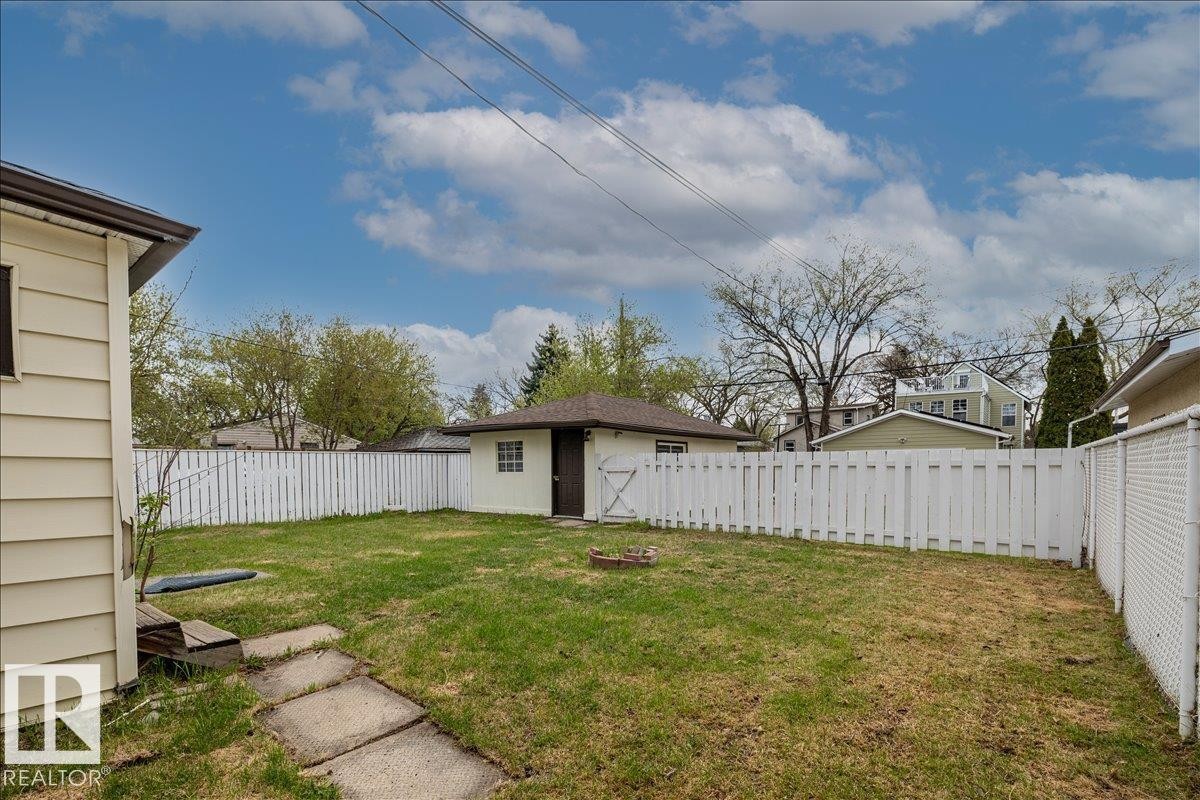 11227 52 Street, Edmonton, AB - Outdoor
