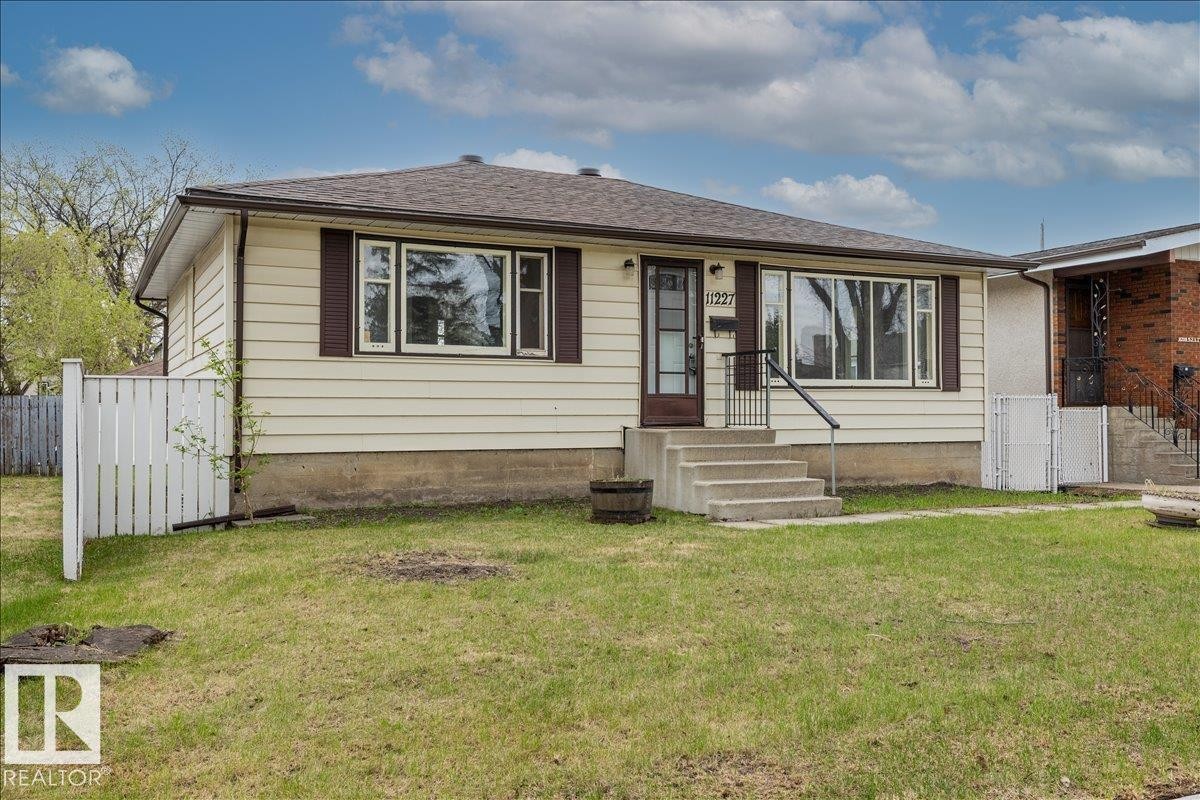 11227 52 Street, Edmonton, AB - Outdoor