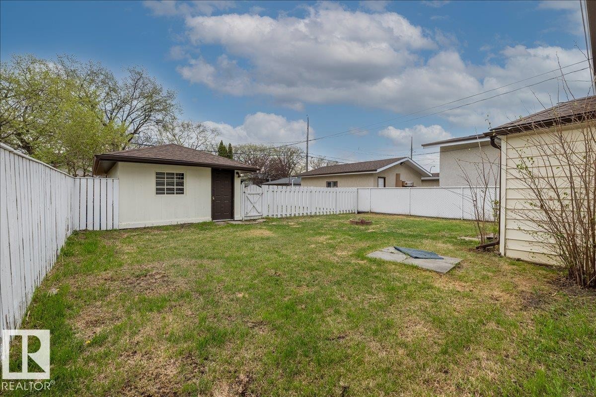 11227 52 Street, Edmonton, AB - Outdoor