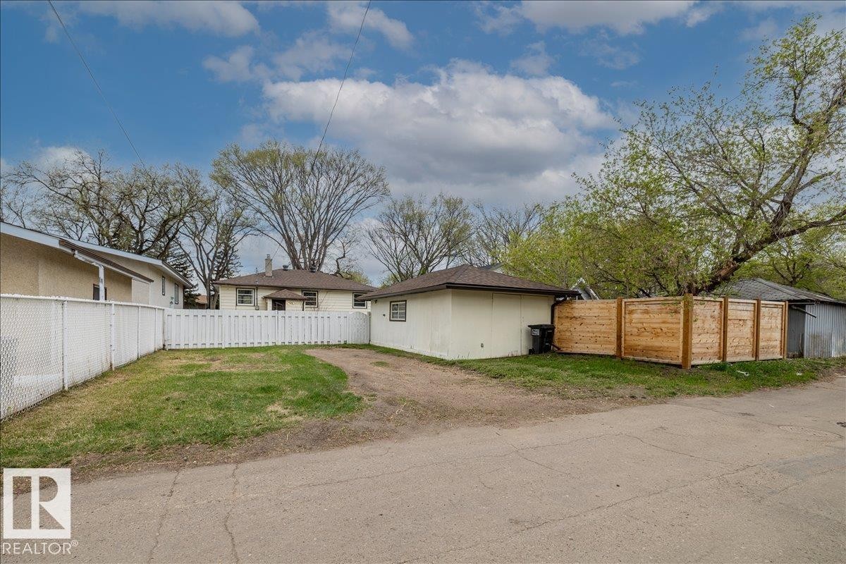 11227 52 Street, Edmonton, AB - Outdoor