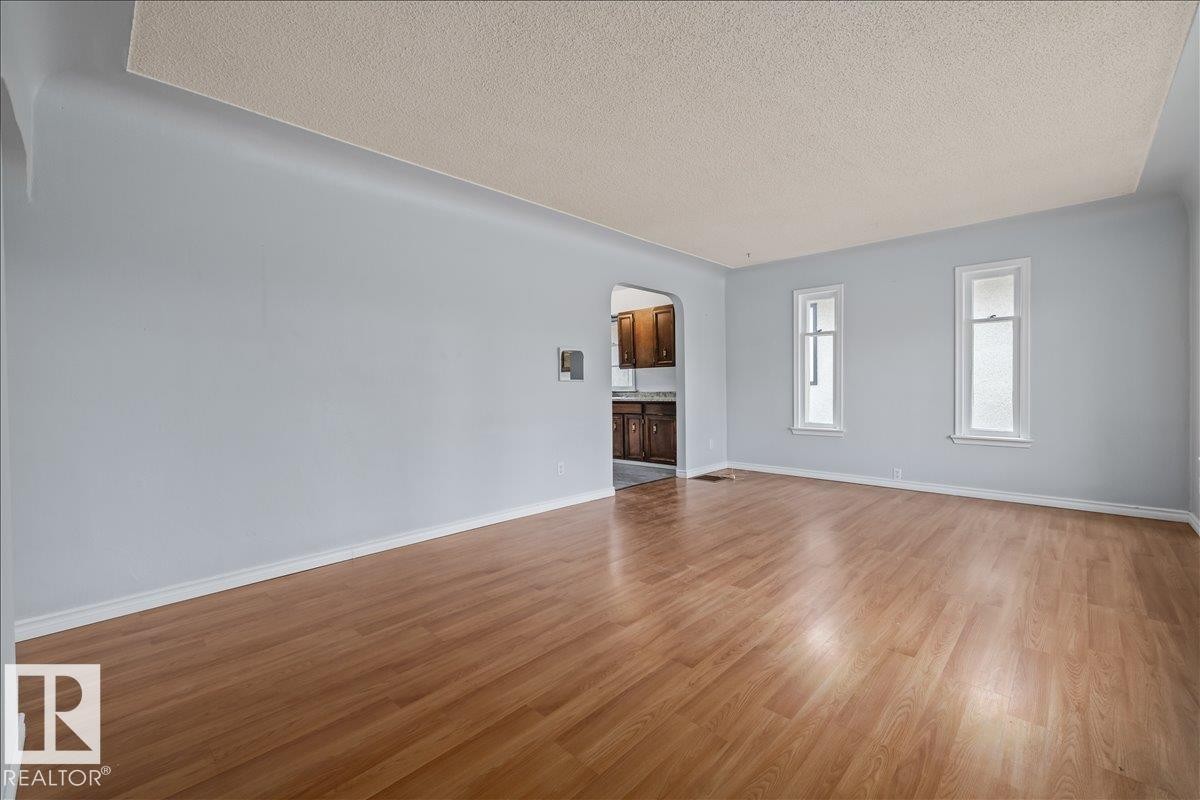 11227 52 Street, Edmonton, AB - Indoor