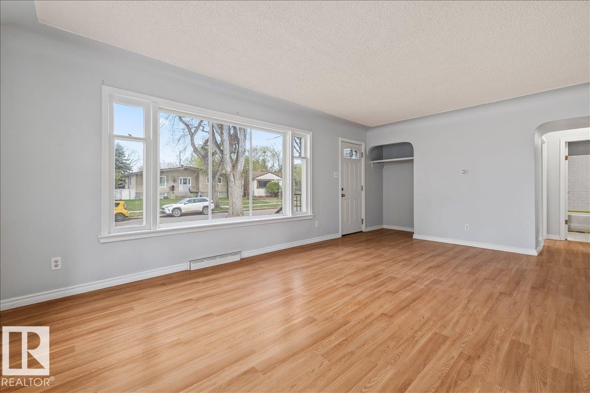 11227 52 Street, Edmonton, AB - Indoor Photo Showing Other Room