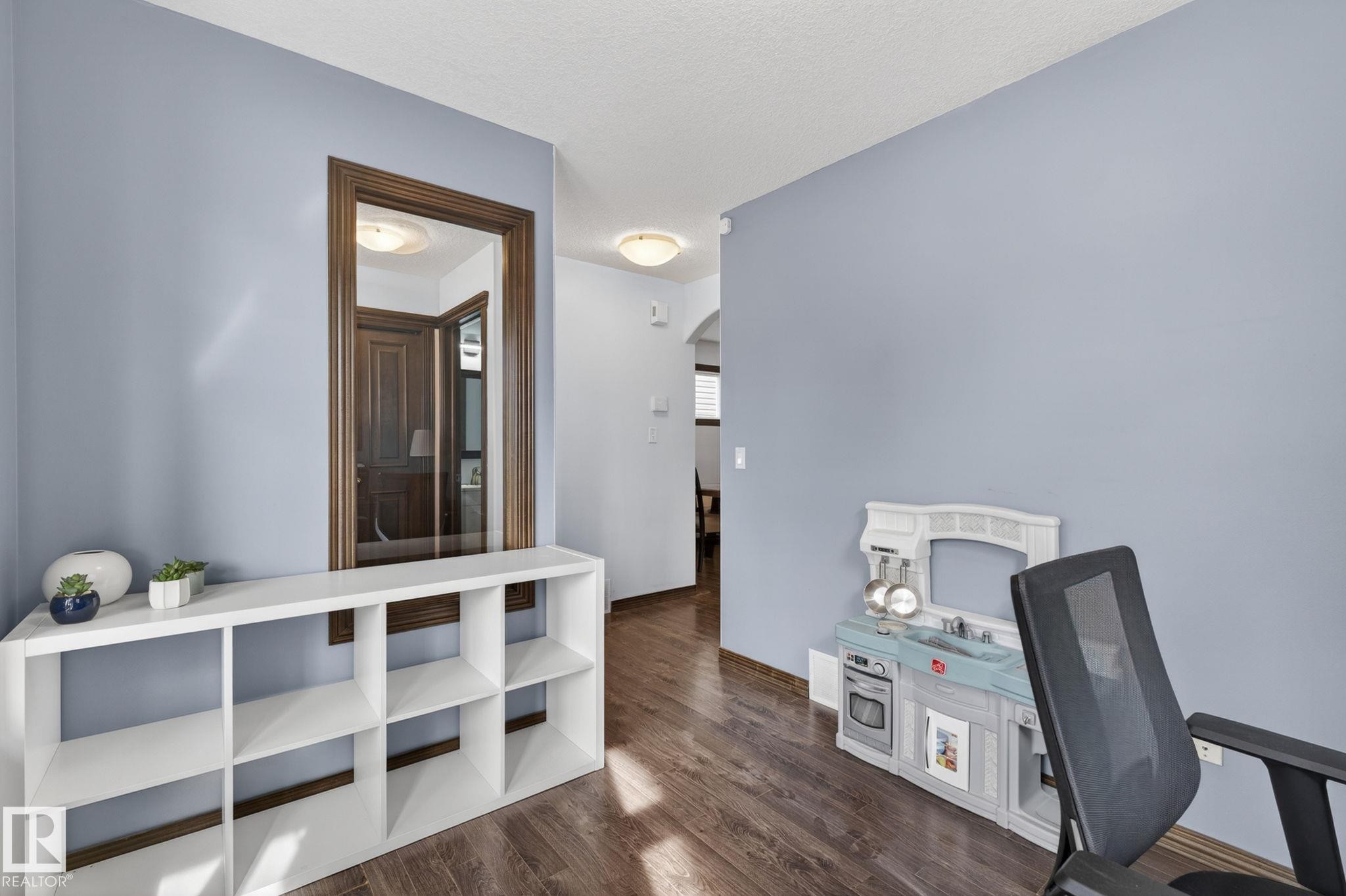 Interior space with wood-finish flooring, light blue wall finishes, and white ceiling finishes - 108 Hewitt Circle, Spruce Grove, AB - Indoor