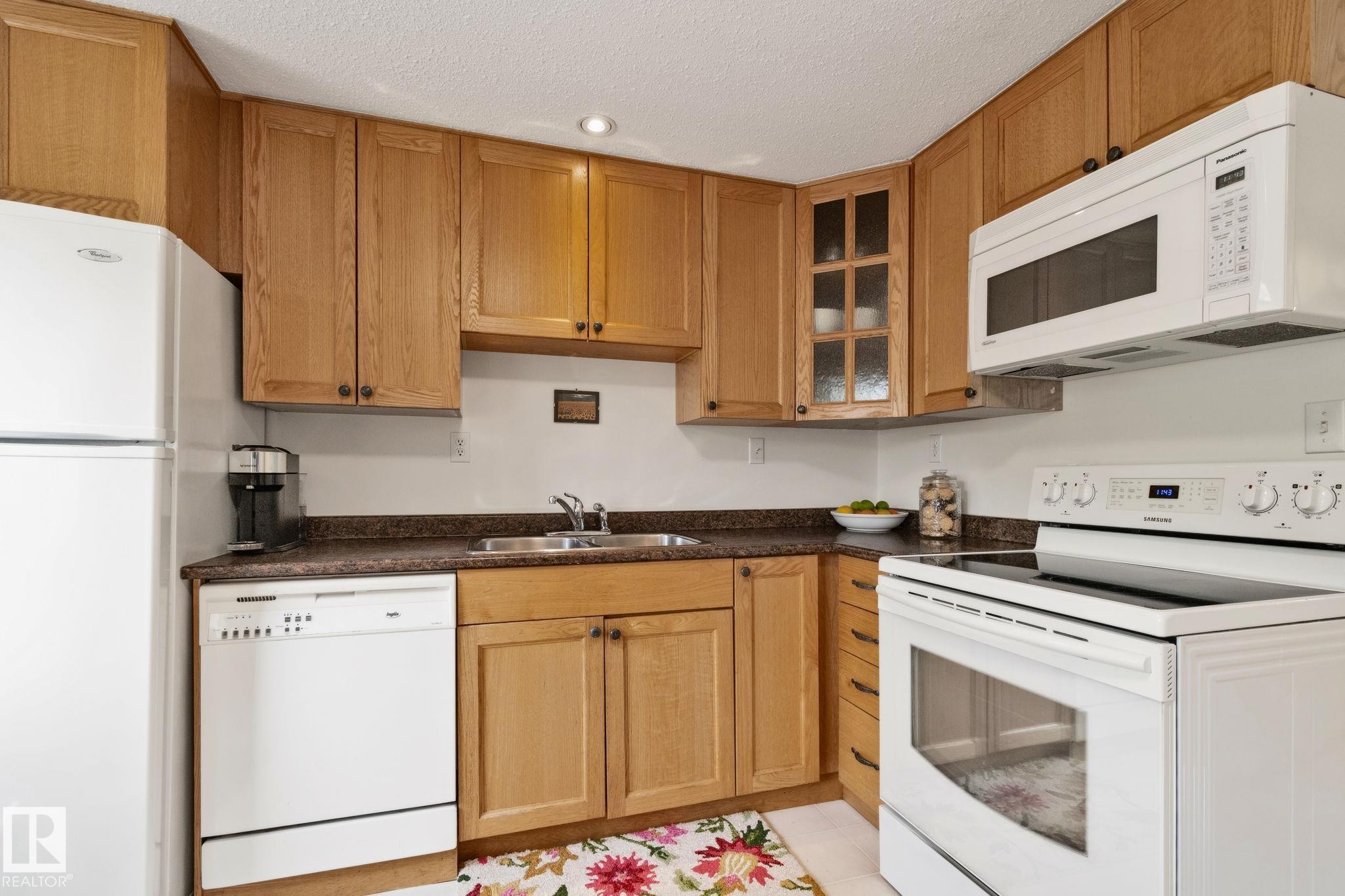 97 Ridgewood Terrace, St. Albert, AB - Indoor Photo Showing Kitchen With Double Sink