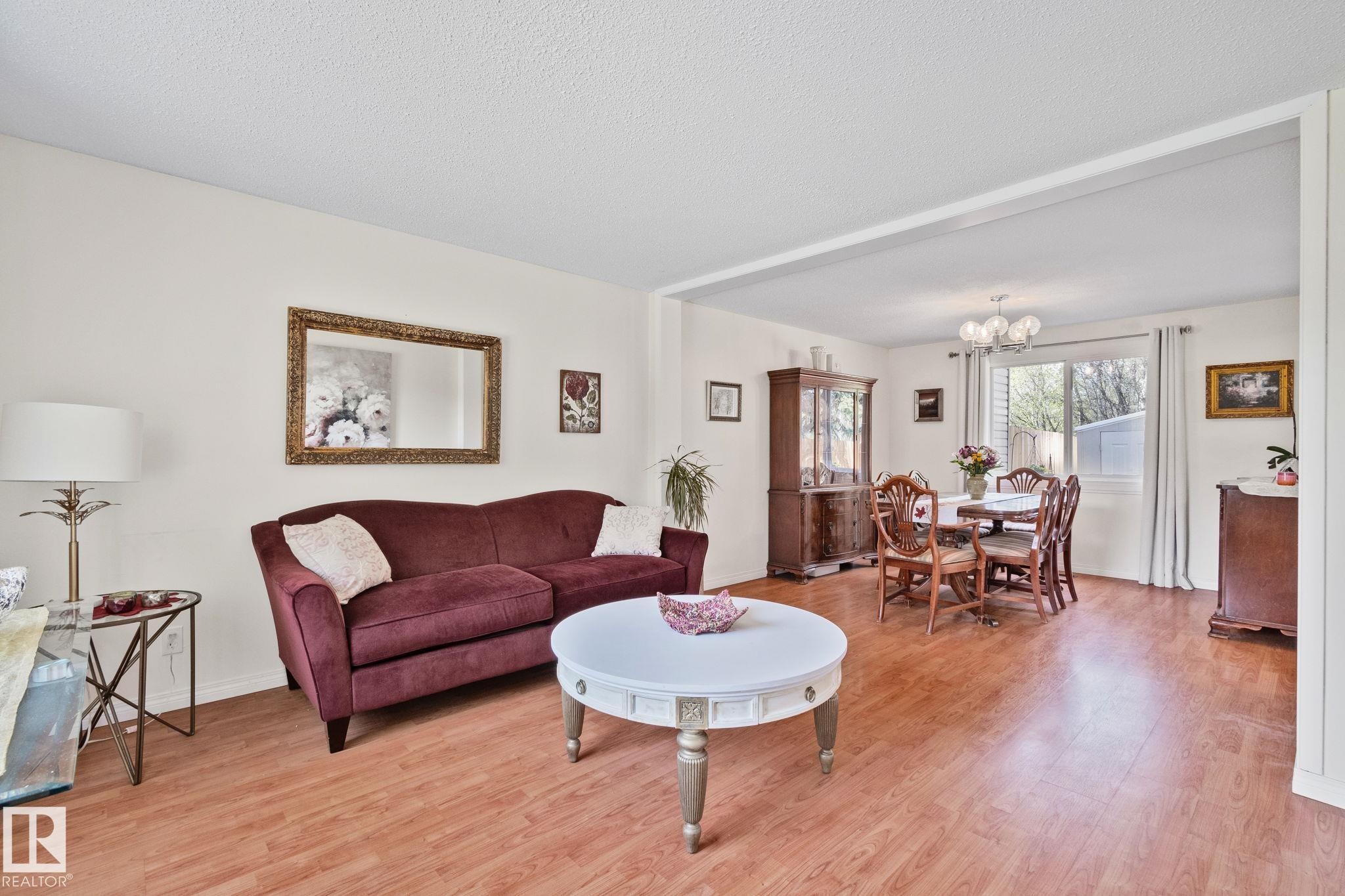 97 Ridgewood Terrace, St. Albert, AB - Indoor Photo Showing Living Room