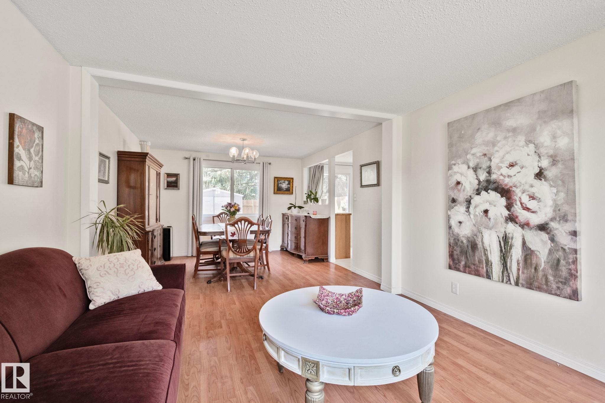 97 Ridgewood Terrace, St. Albert, AB - Indoor Photo Showing Living Room