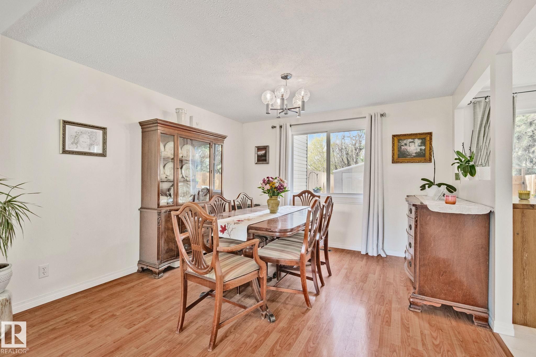 97 Ridgewood Terrace, St. Albert, AB - Indoor Photo Showing Dining Room