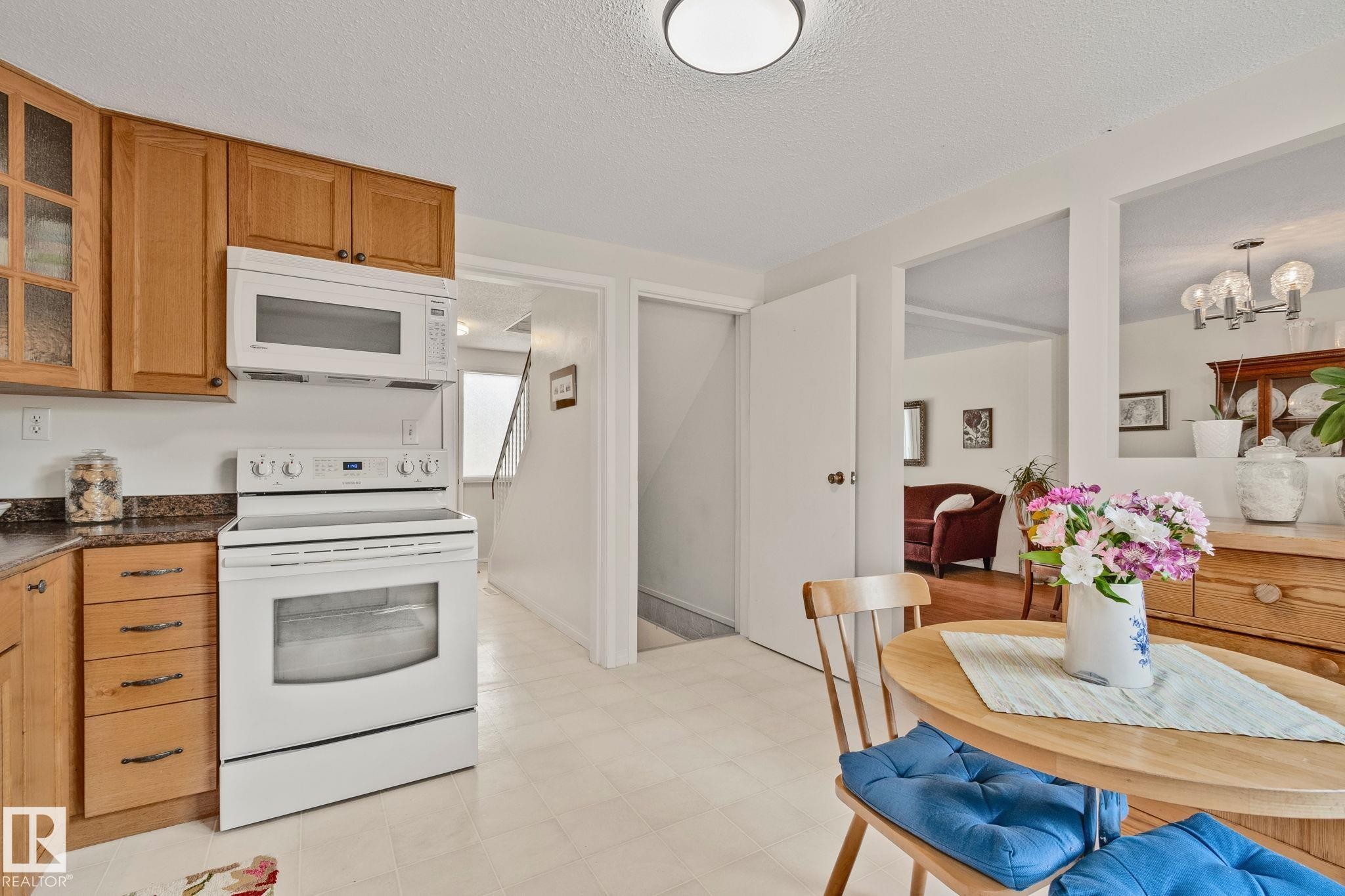 97 Ridgewood Terrace, St. Albert, AB - Indoor Photo Showing Kitchen