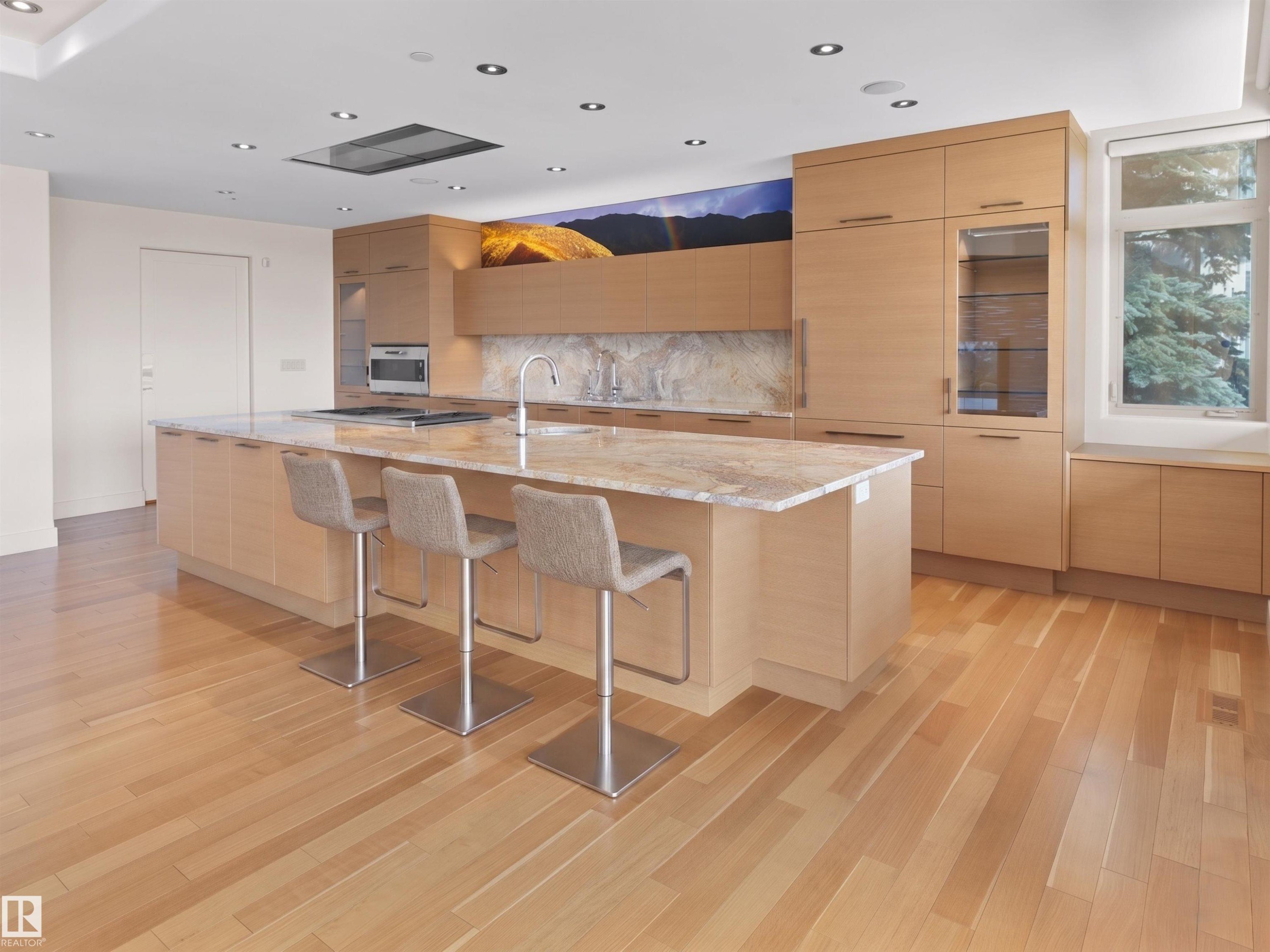 28 Riverside Crescent, Edmonton, AB - Indoor Photo Showing Kitchen