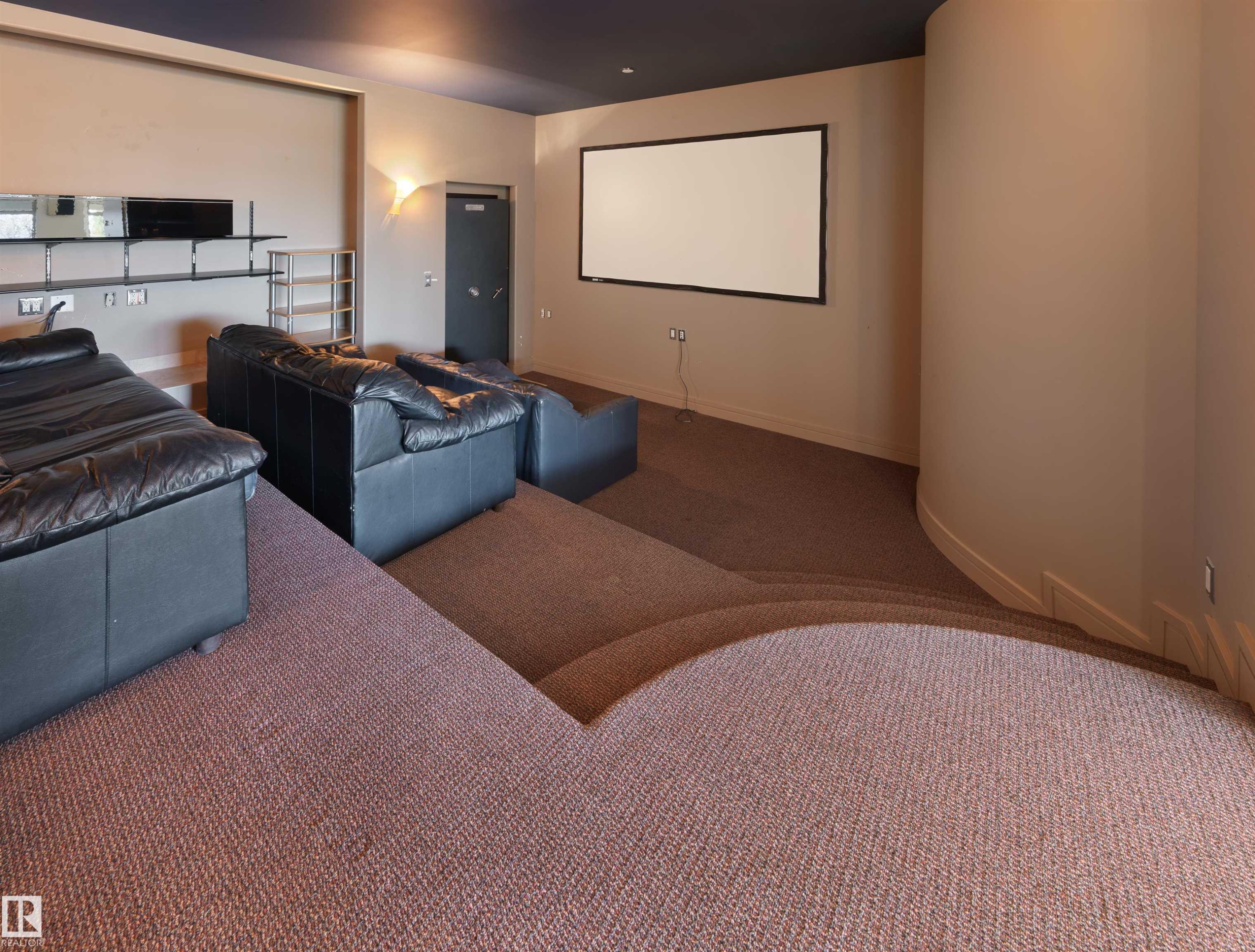28 Riverside Crescent, Edmonton, AB - Indoor Photo Showing Other Room