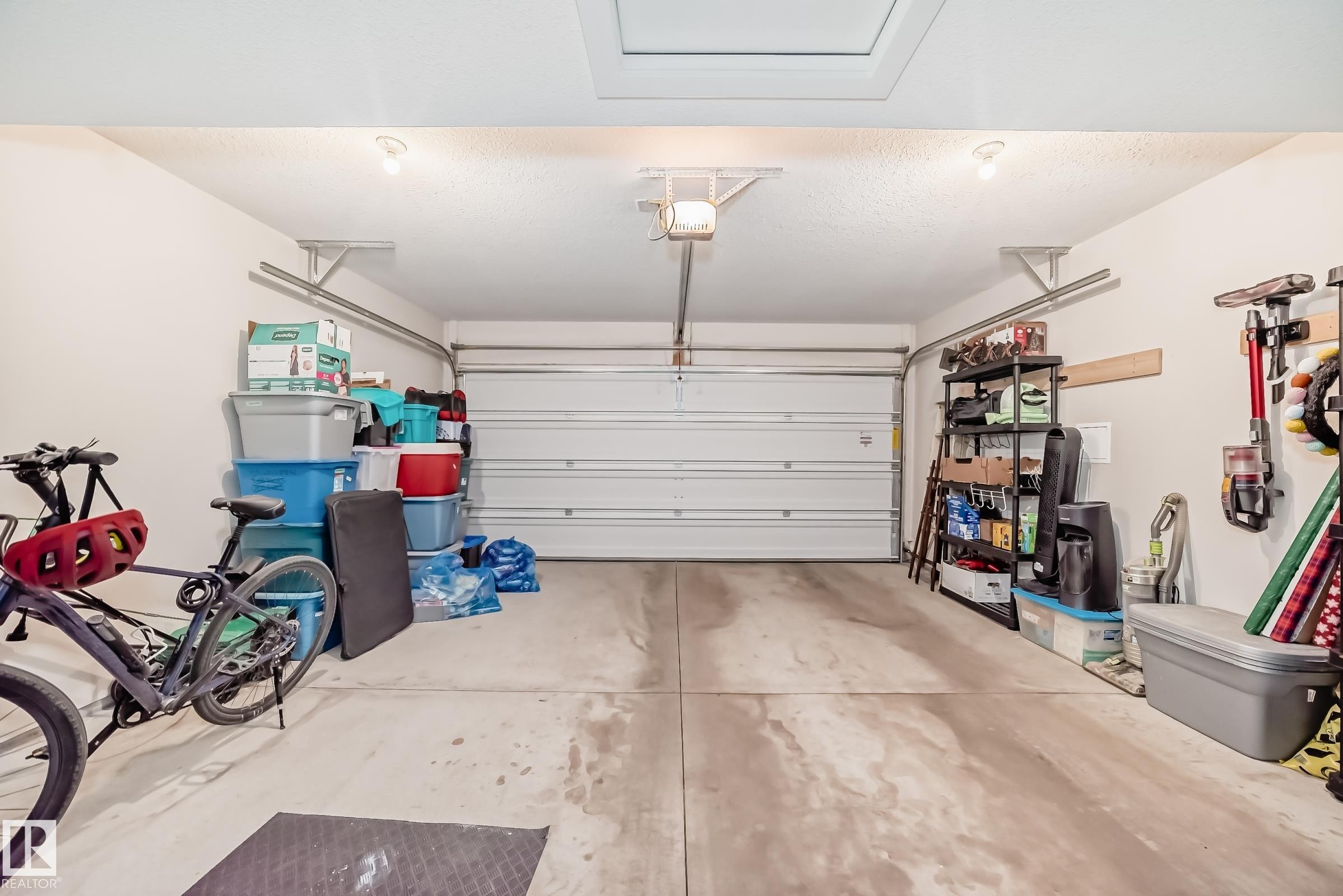 37 150 Everitt Dr, St. Albert, AB - Indoor Photo Showing Garage