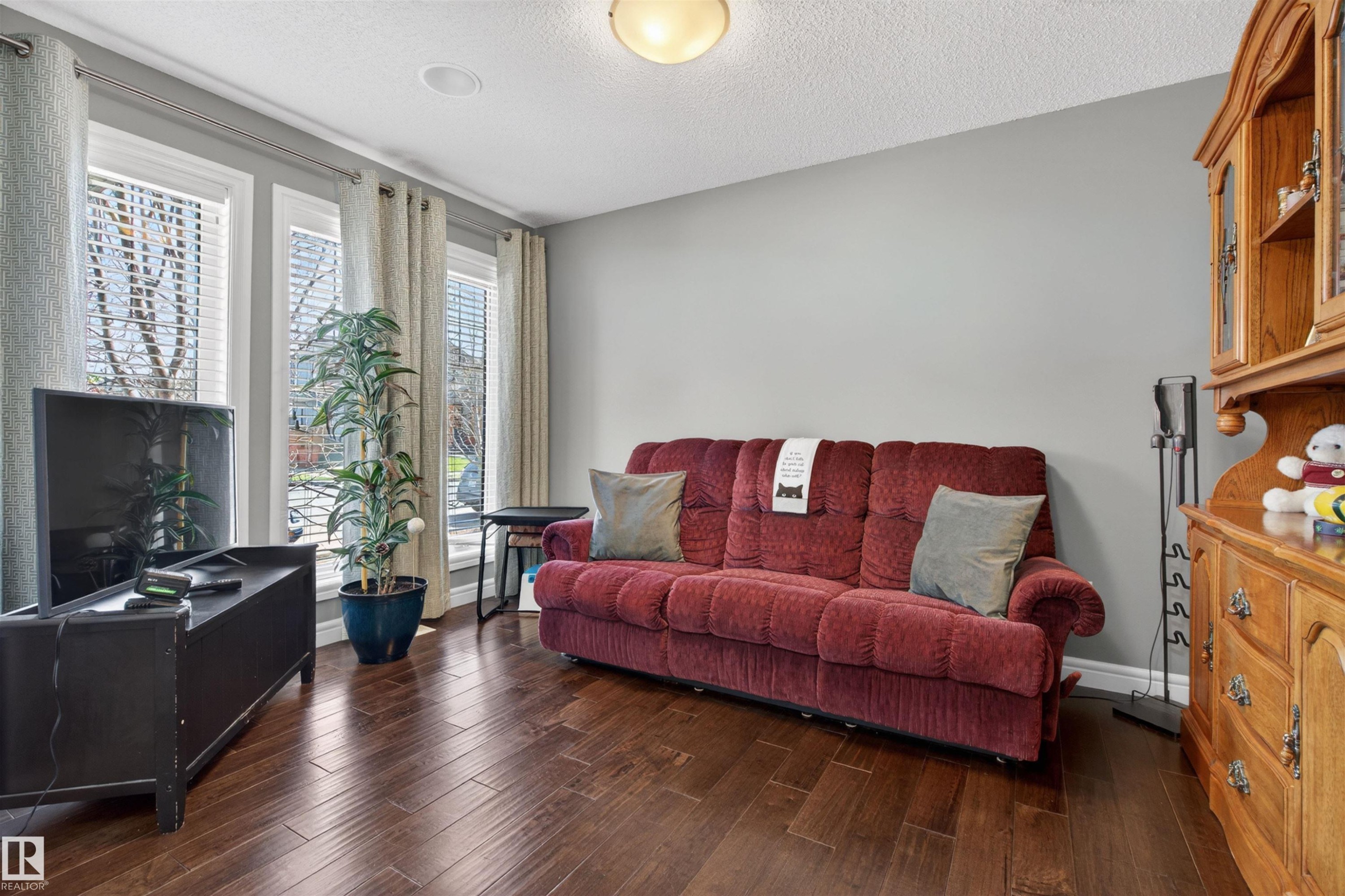41 Tribute Common, Spruce Grove, AB - Indoor Photo Showing Living Room