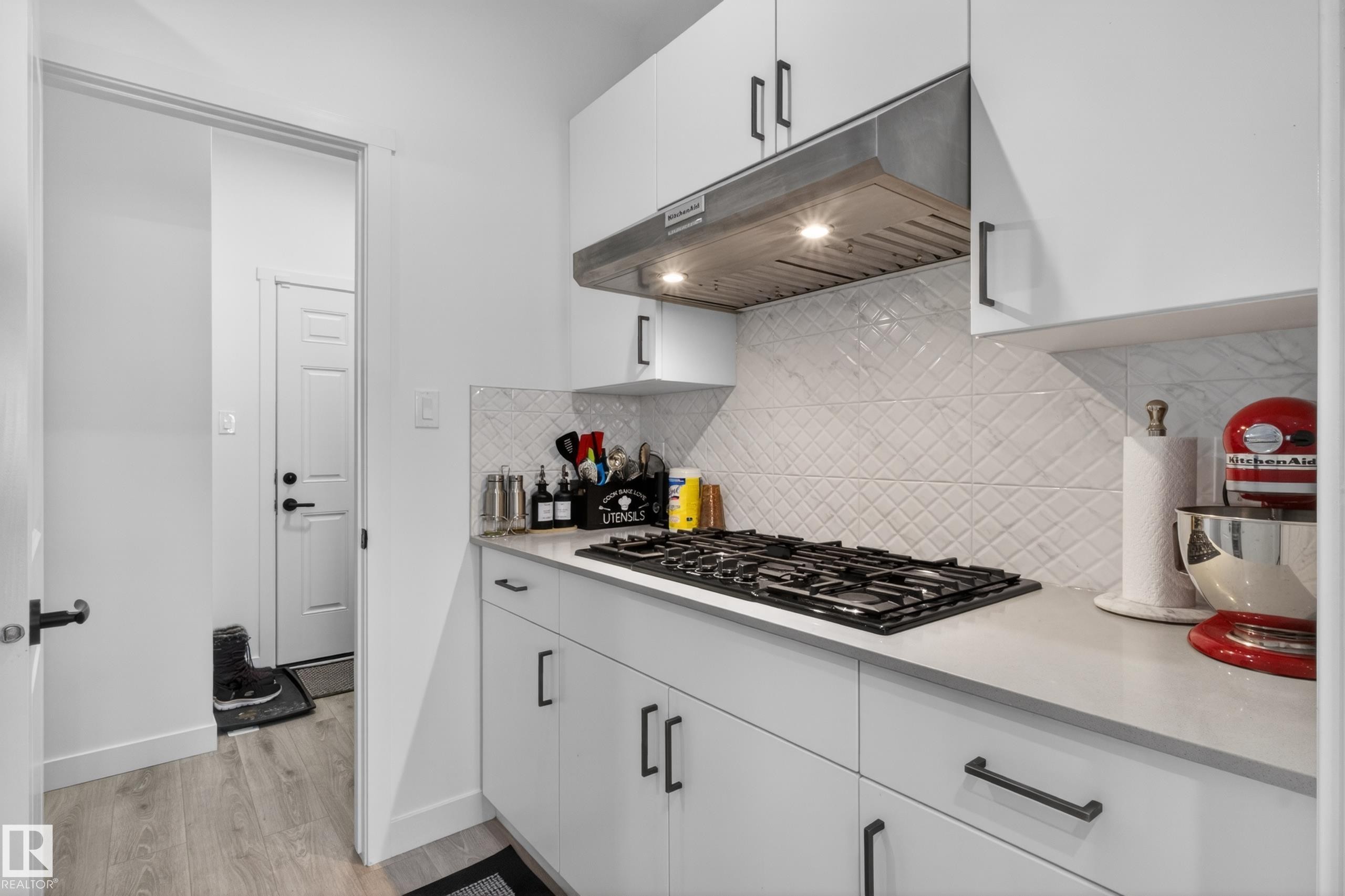 1412 11 Avenue, Edmonton, AB - Indoor Photo Showing Kitchen With Upgraded Kitchen