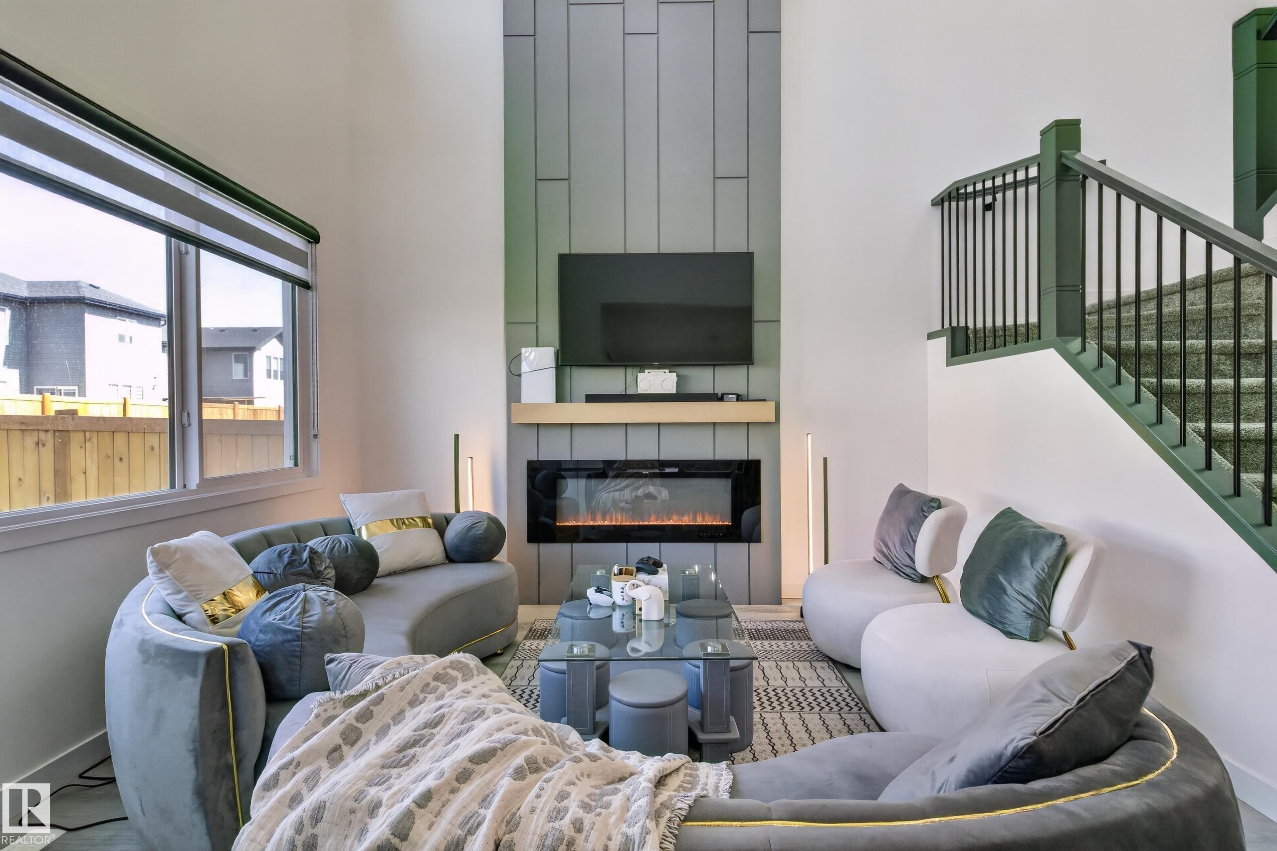 1412 11 Avenue, Edmonton, AB - Indoor Photo Showing Living Room With Fireplace