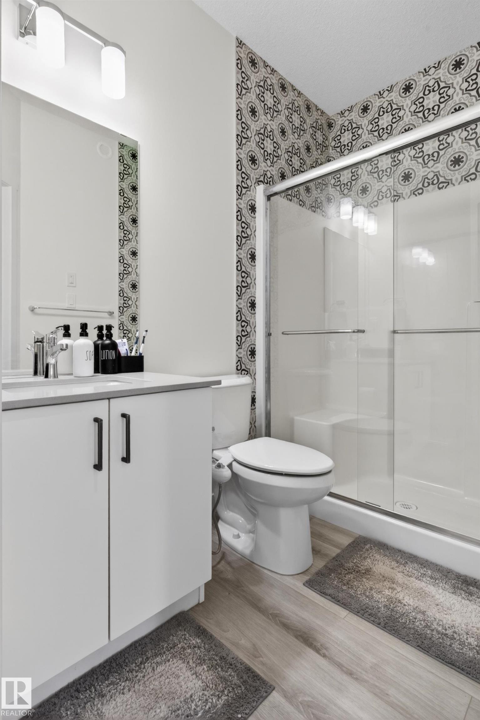 1412 11 Avenue, Edmonton, AB - Indoor Photo Showing Bathroom