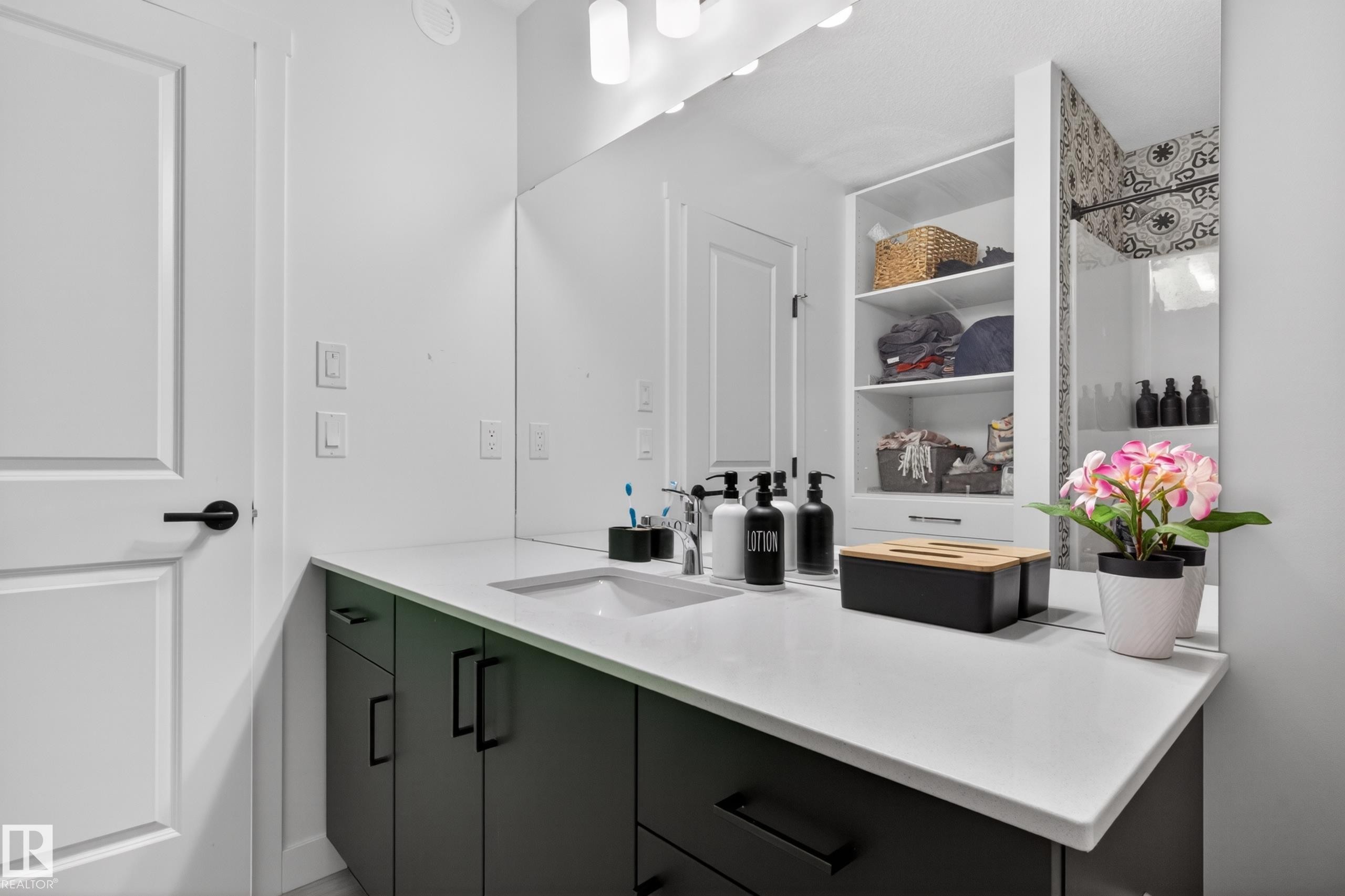 1412 11 Avenue, Edmonton, AB - Indoor
