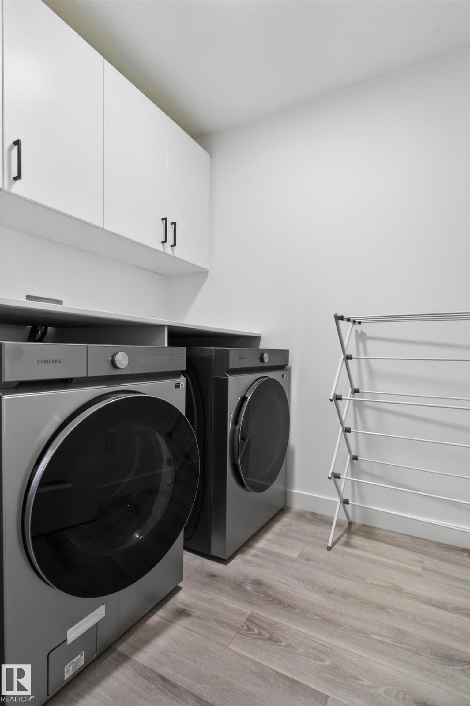 1412 11 Avenue, Edmonton, AB - Indoor Photo Showing Laundry Room