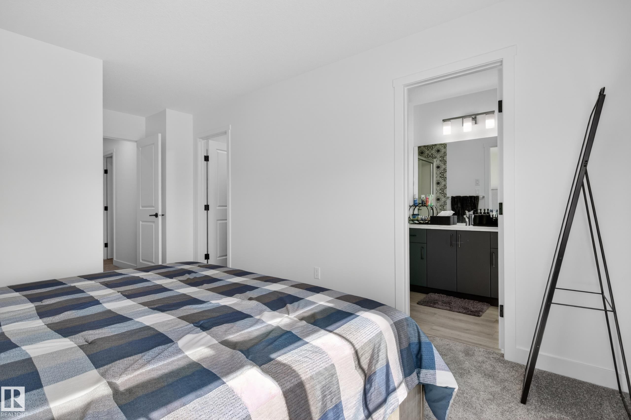 1412 11 Avenue, Edmonton, AB - Indoor Photo Showing Bedroom