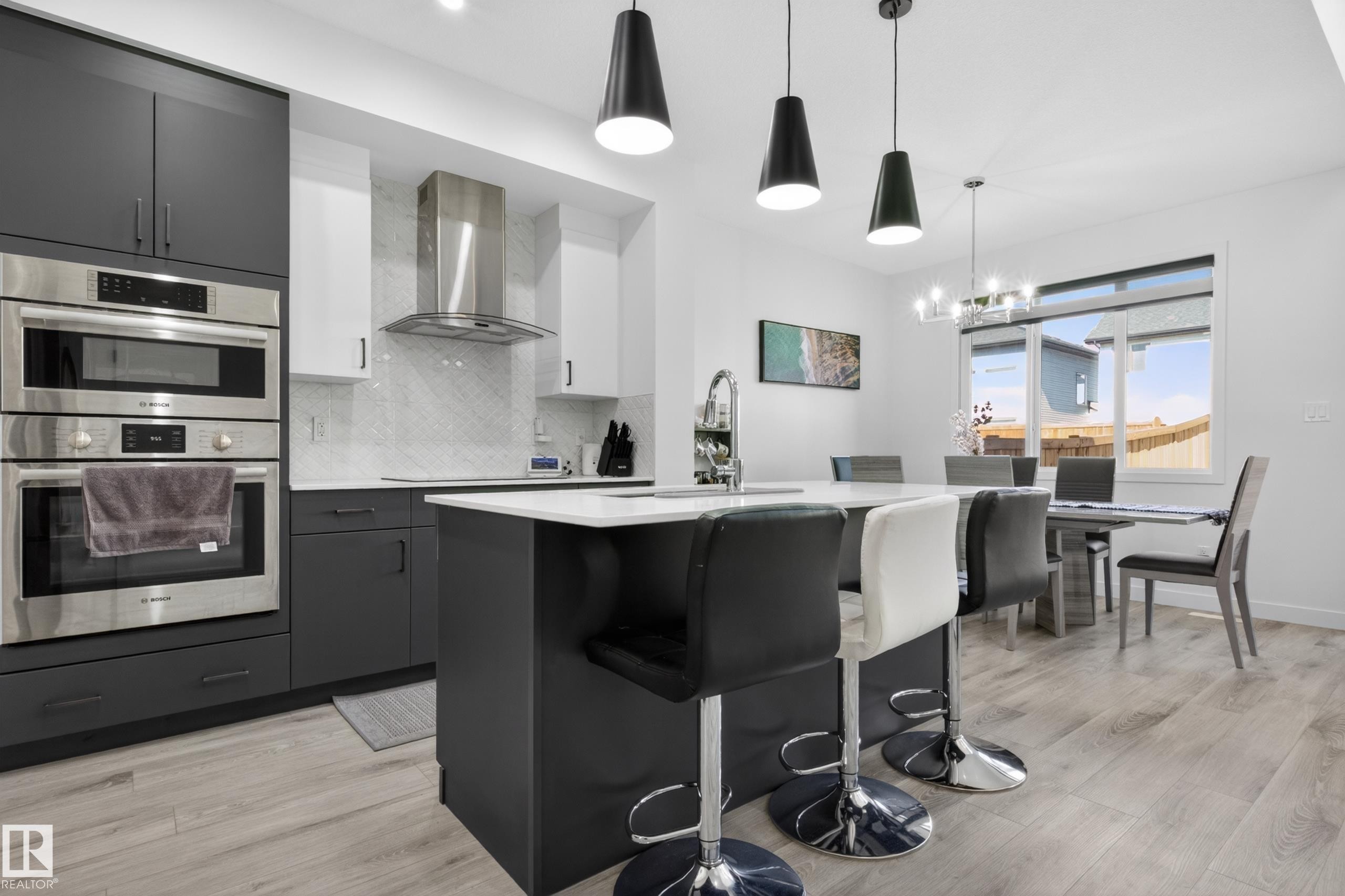 1412 11 Avenue, Edmonton, AB - Indoor Photo Showing Kitchen With Stainless Steel Kitchen With Upgraded Kitchen