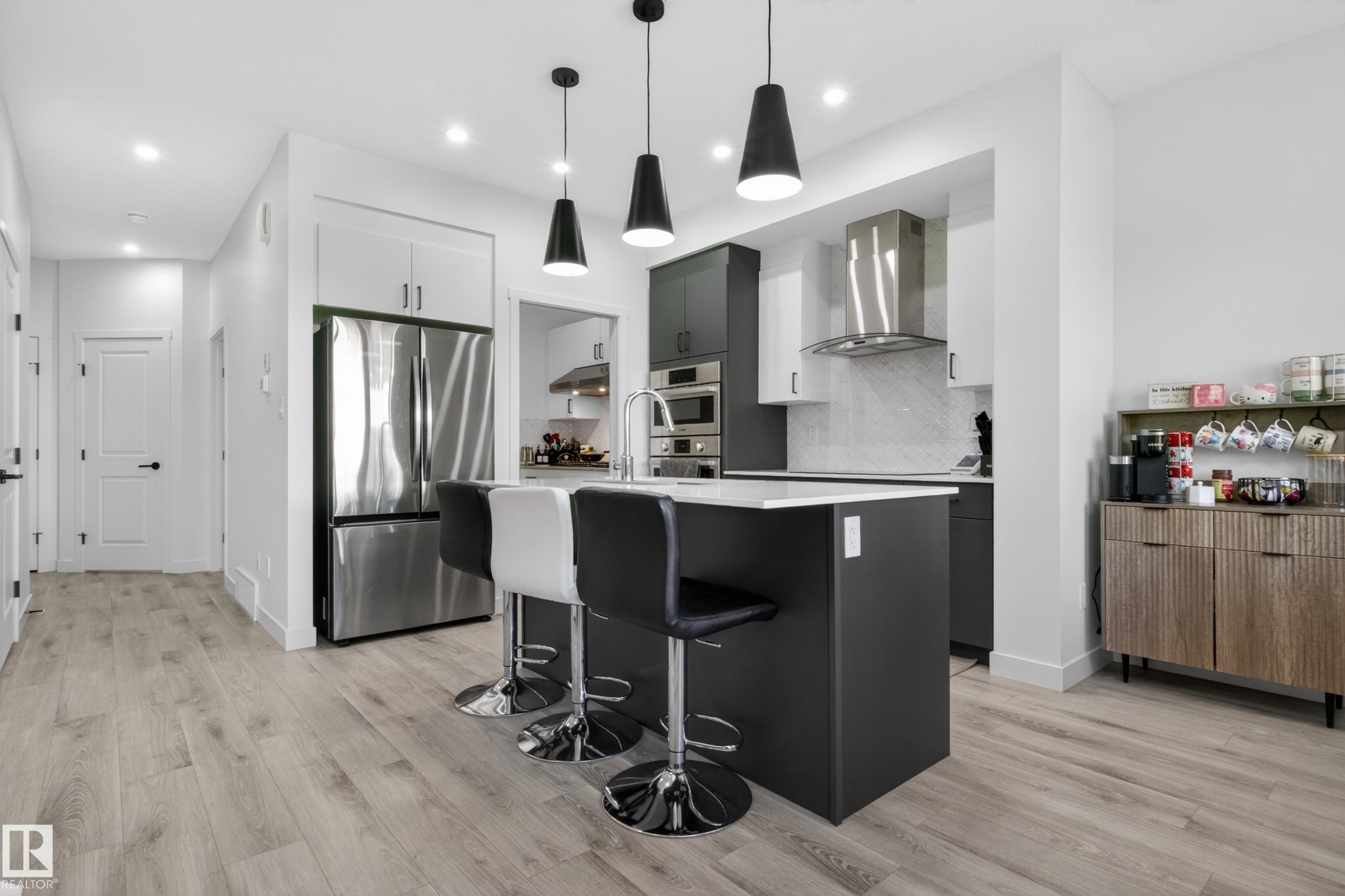 1412 11 Avenue, Edmonton, AB - Indoor Photo Showing Kitchen With Stainless Steel Kitchen With Upgraded Kitchen