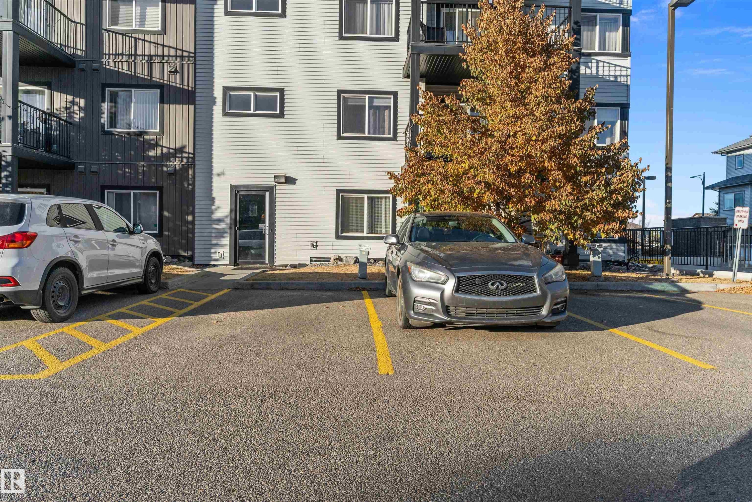 Asphalt parking area with painted yellow lines - 122 3357 16A Avenue, Edmonton, AB - Outdoor