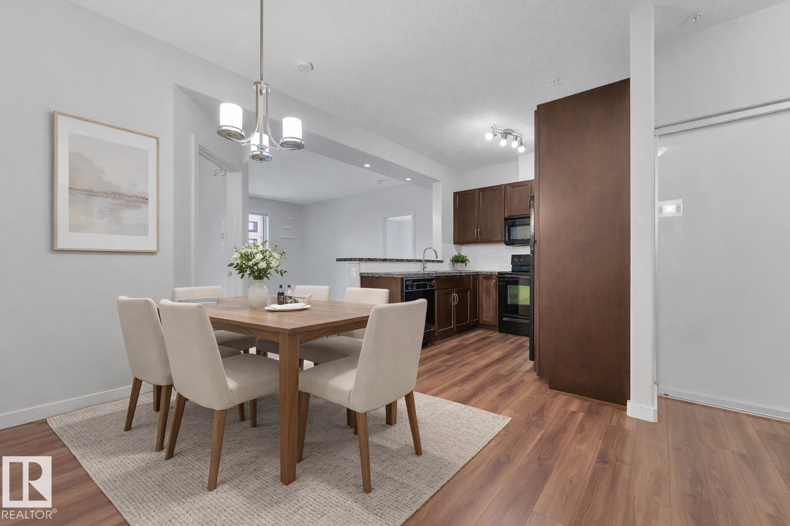 232 308 Ambleside Link, Edmonton, AB - Indoor Photo Showing Kitchen