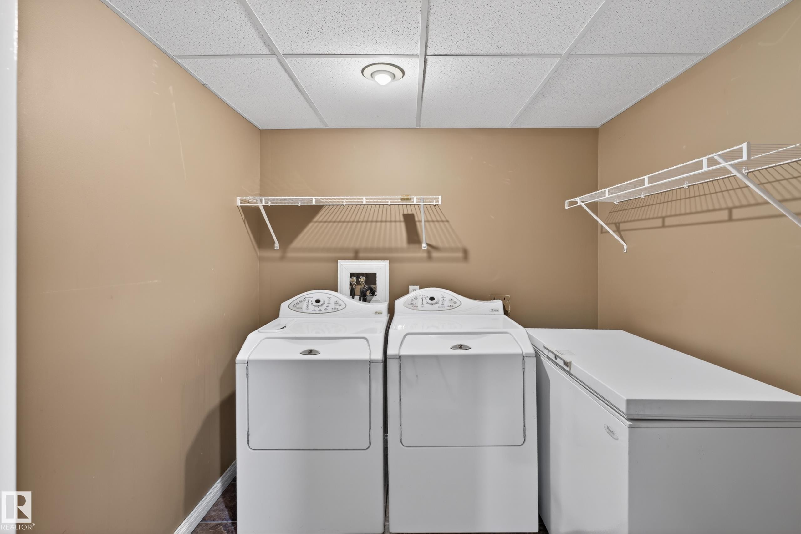 28 1780 Glastonbury Boulevard, Edmonton, AB - Indoor Photo Showing Laundry Room