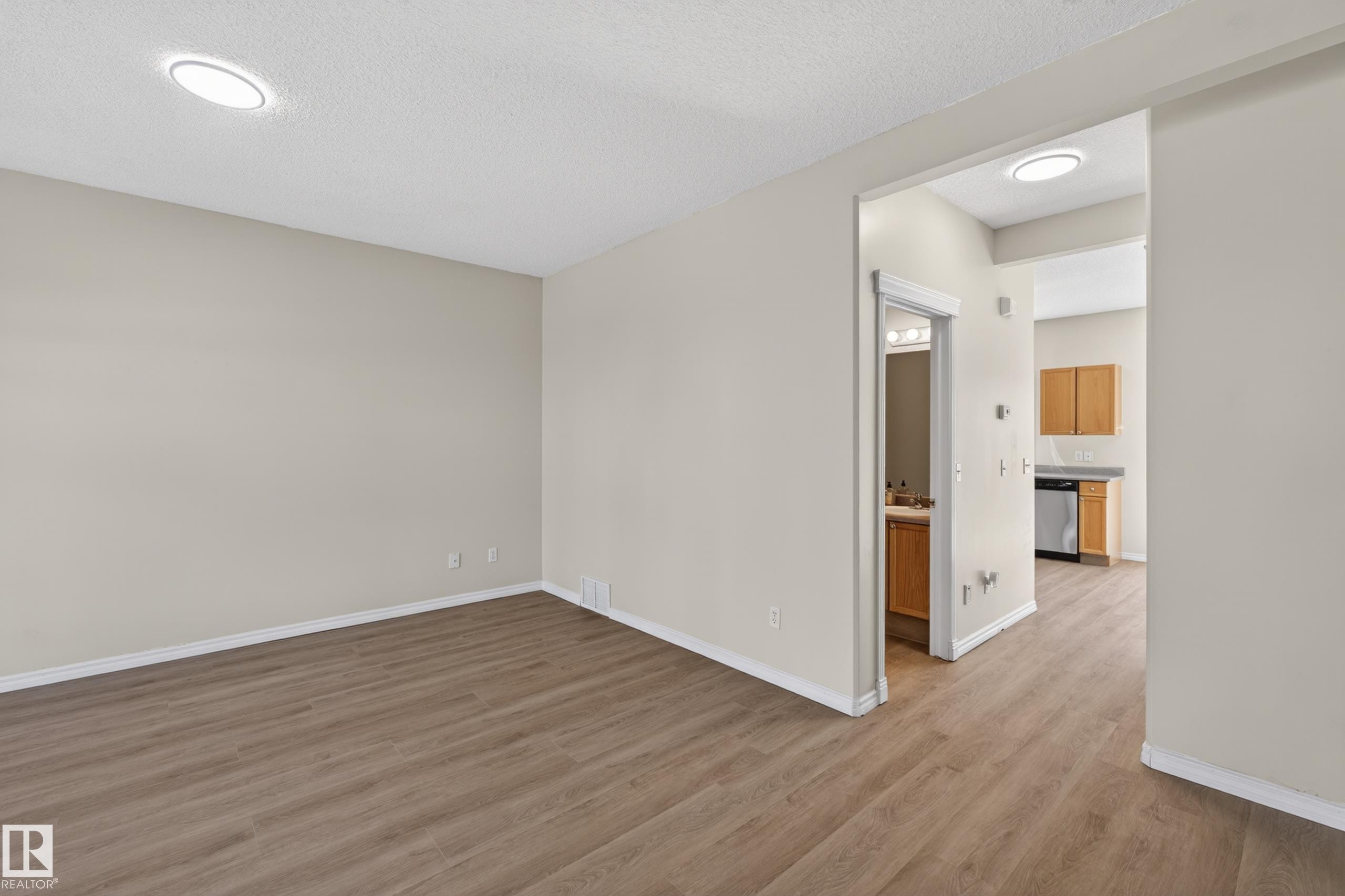 28 1780 Glastonbury Boulevard, Edmonton, AB - Indoor Photo Showing Other Room