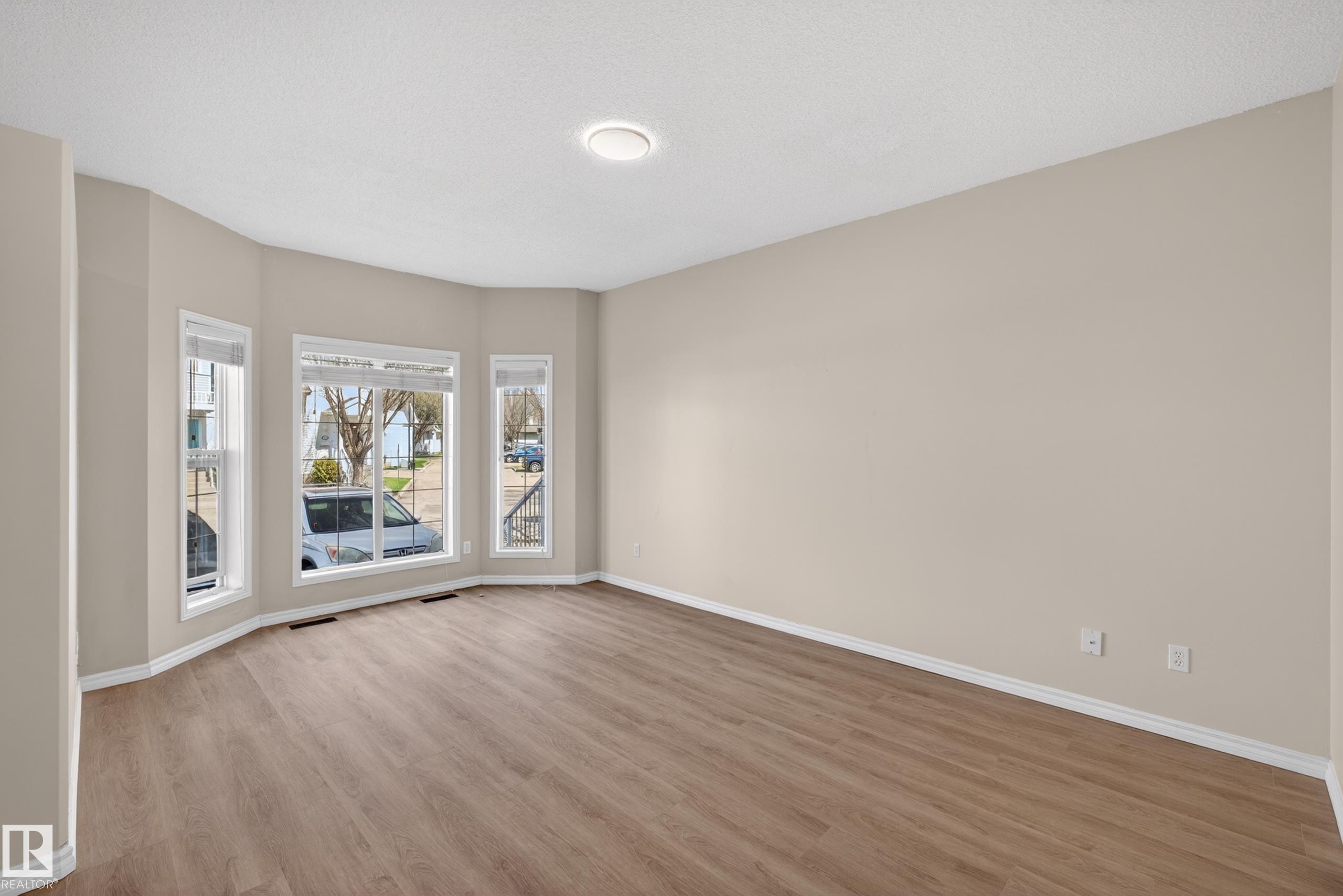 28 1780 Glastonbury Boulevard, Edmonton, AB - Indoor