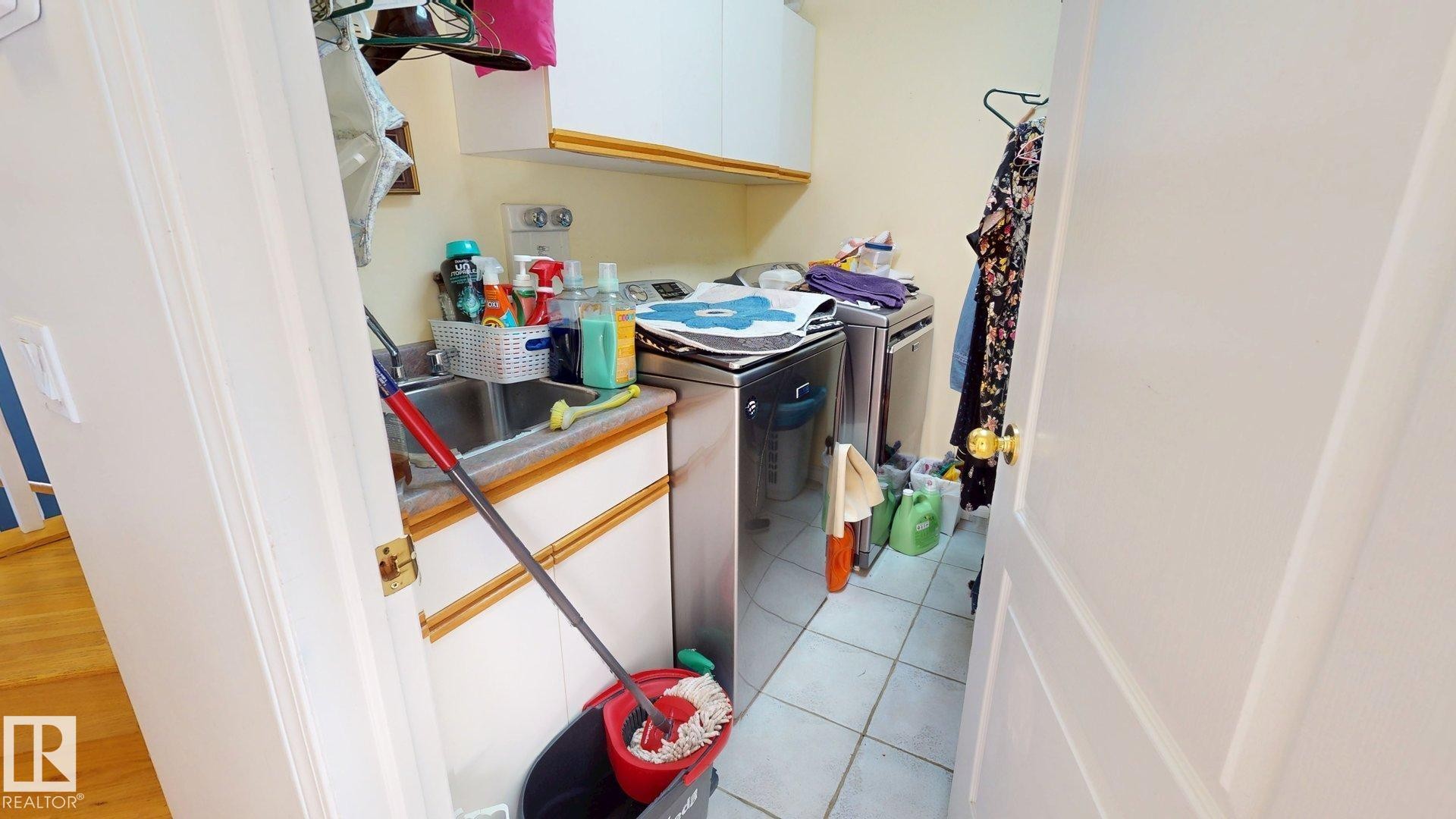 29 Second Avenue, Ardrossan, AB - Indoor Photo Showing Laundry Room