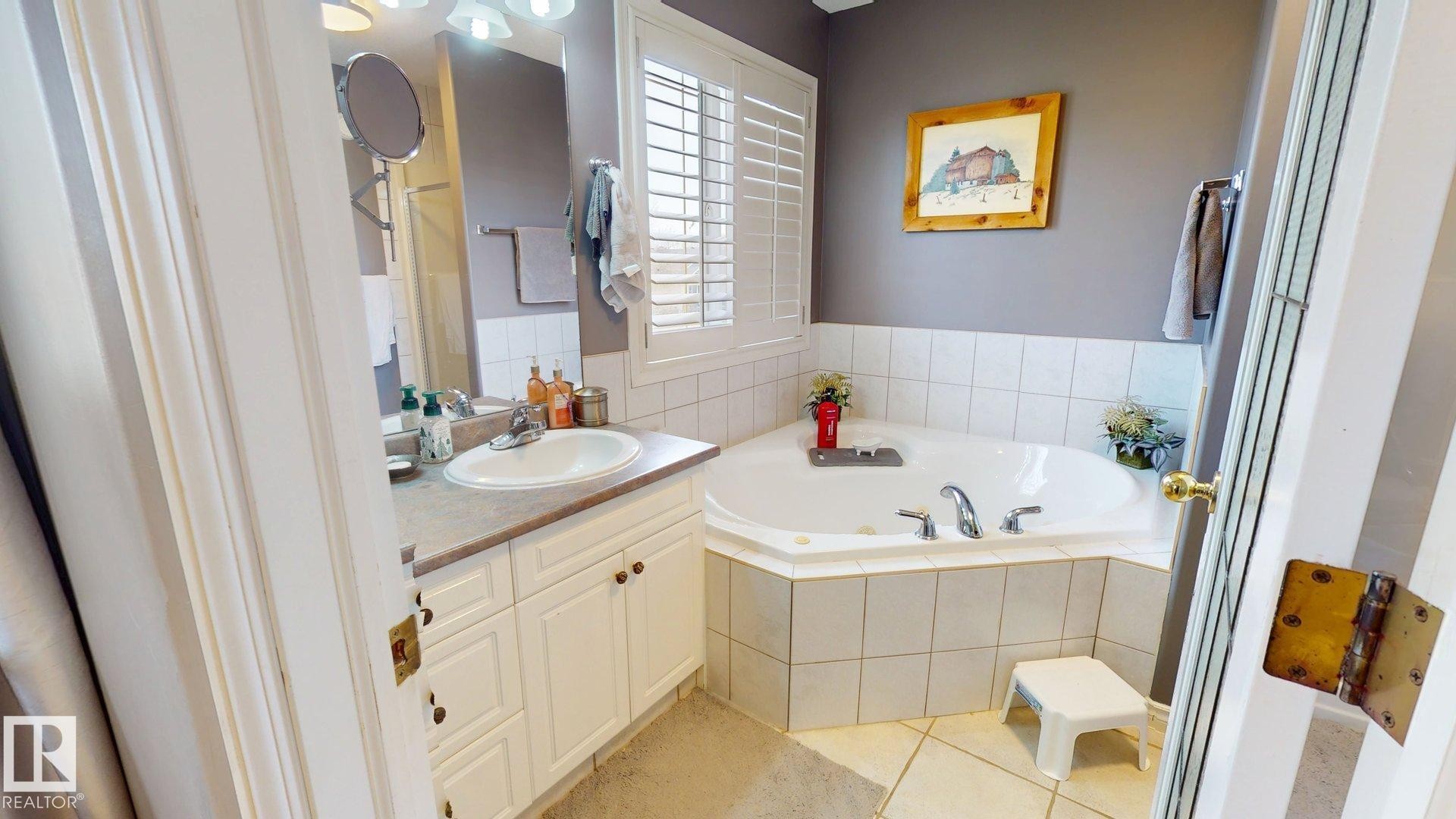 29 Second Avenue, Ardrossan, AB - Indoor Photo Showing Bathroom